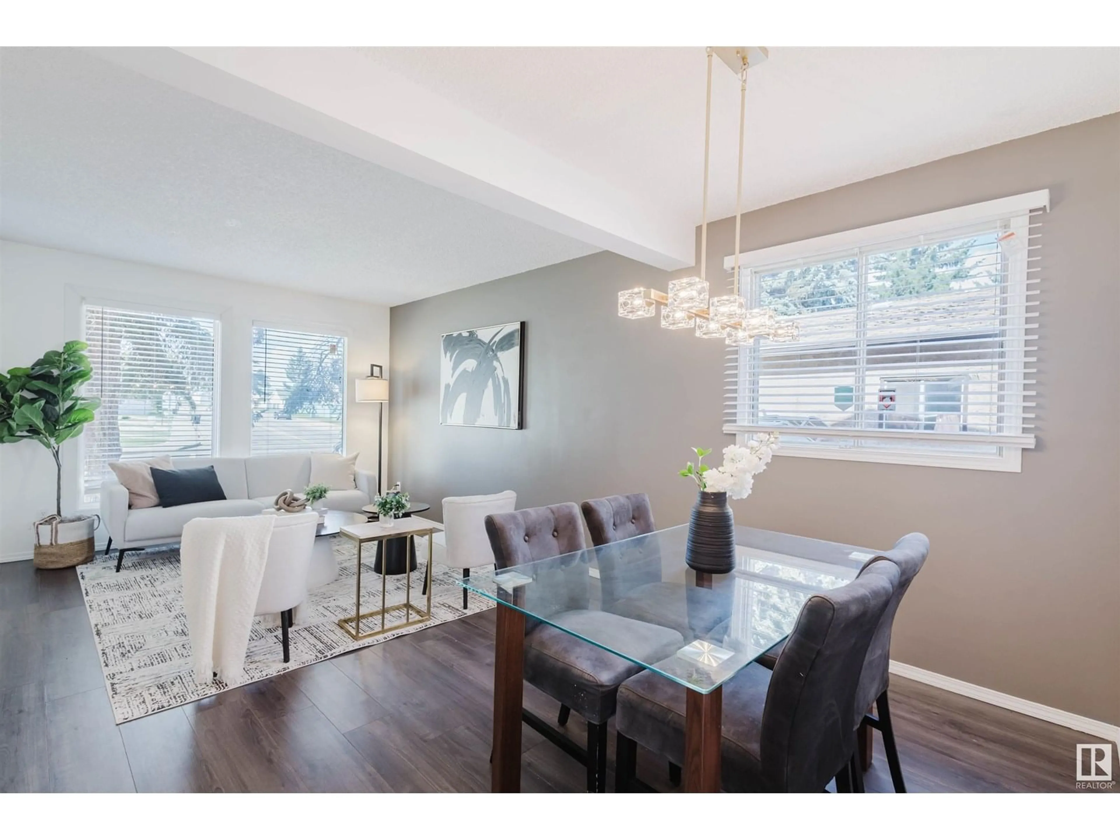 Dining room, wood/laminate floor for 7515 184 ST, Edmonton Alberta T5T4A2
