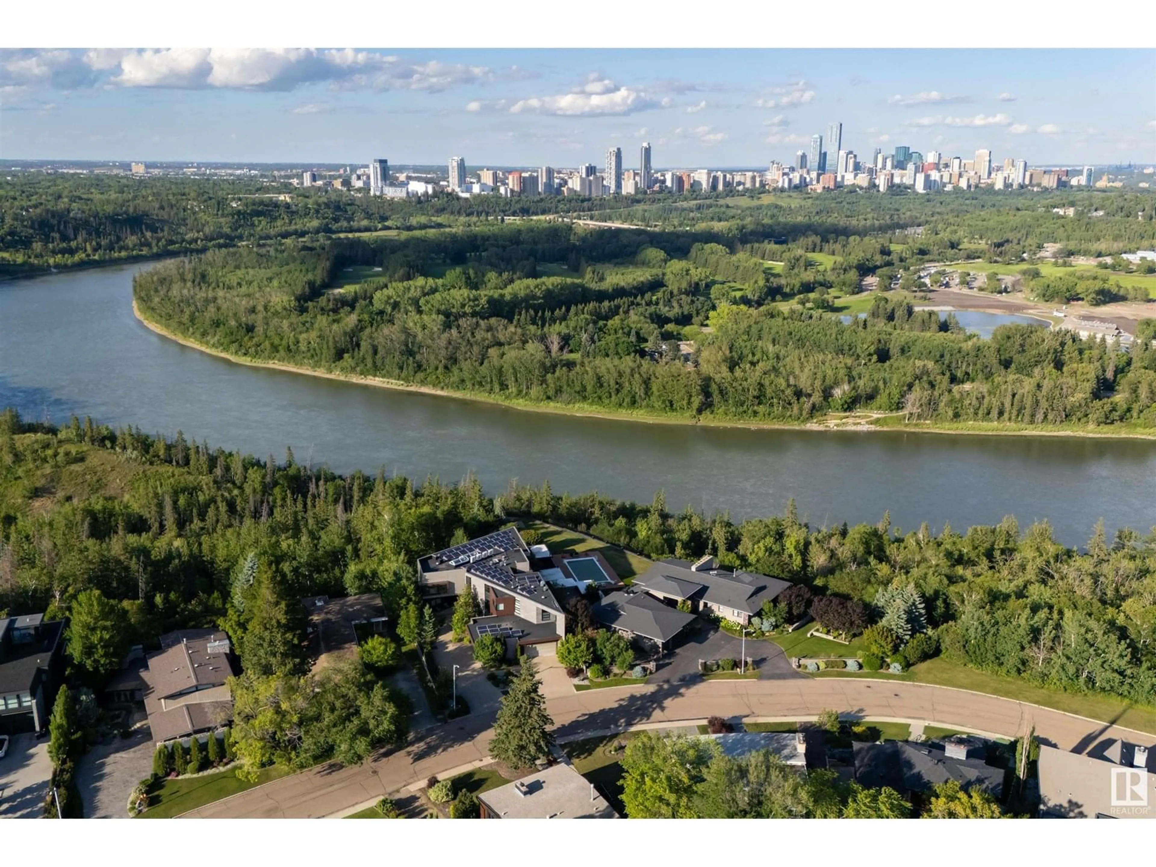 A pic from outside/outdoor area/front of a property/back of a property/a pic from drone, water/lake/river/ocean view for 13758 VALLEYVIEW DR, Edmonton Alberta T5R5T8