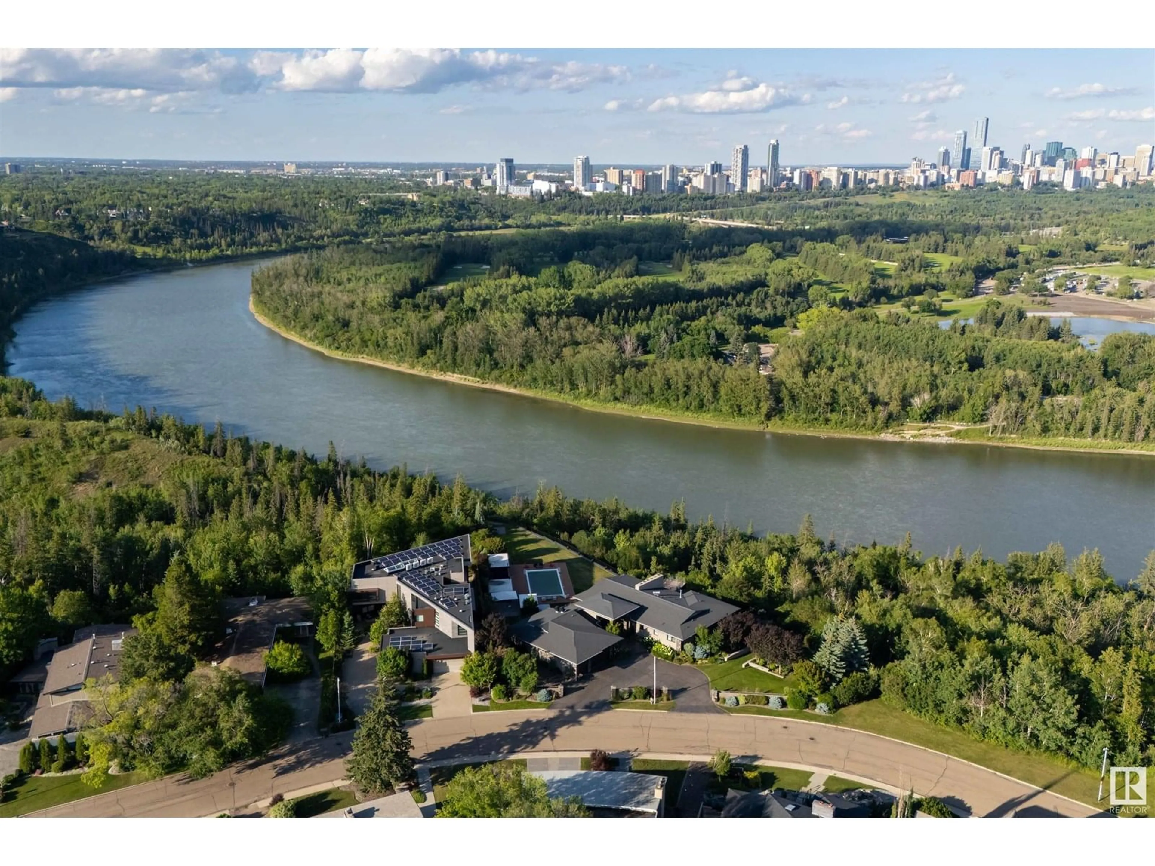 A pic from outside/outdoor area/front of a property/back of a property/a pic from drone, water/lake/river/ocean view for 13758 VALLEYVIEW DR, Edmonton Alberta T5R5T8