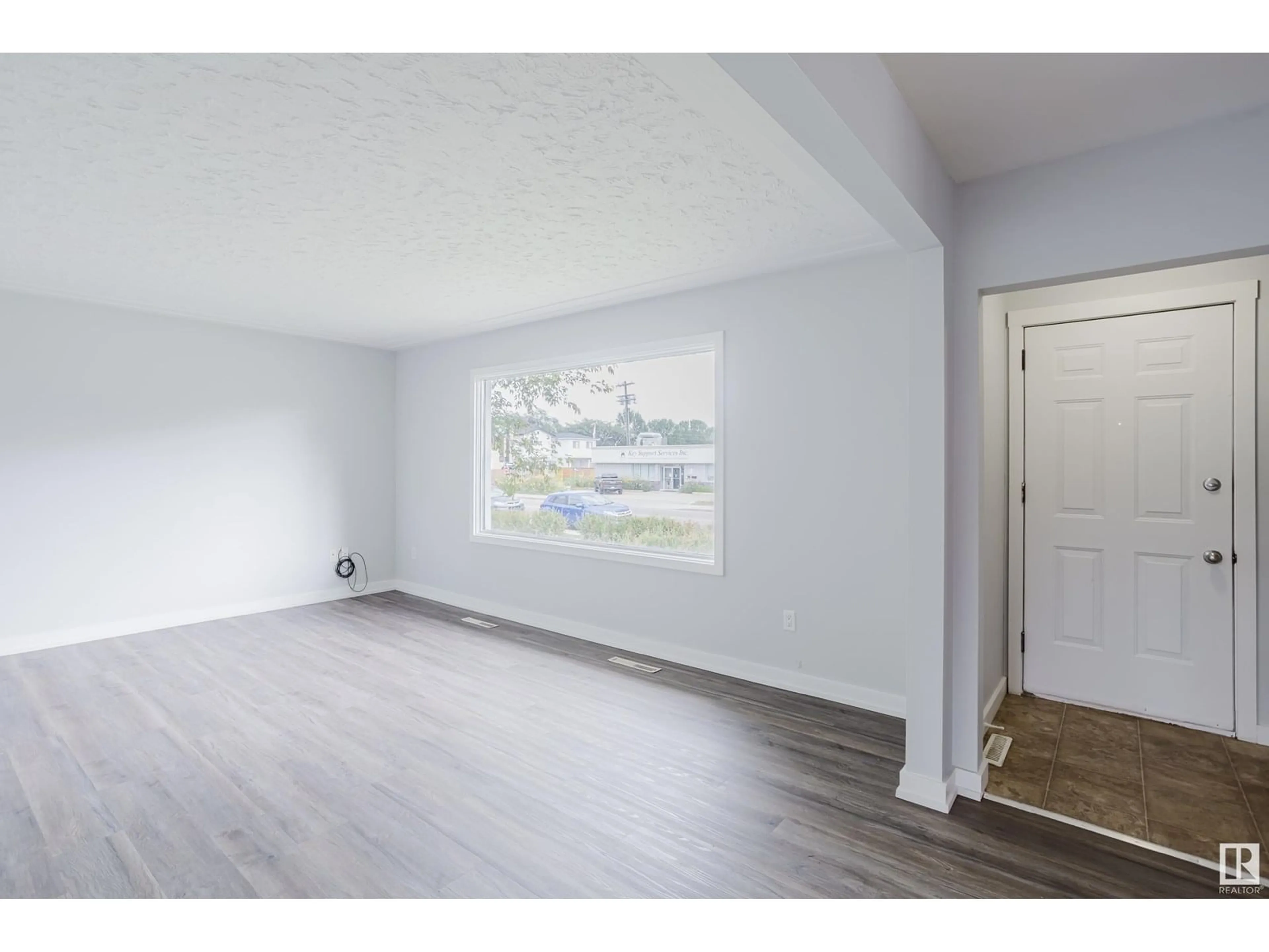 A pic of a room for 11142 50 ST, Edmonton Alberta T5W3B2
