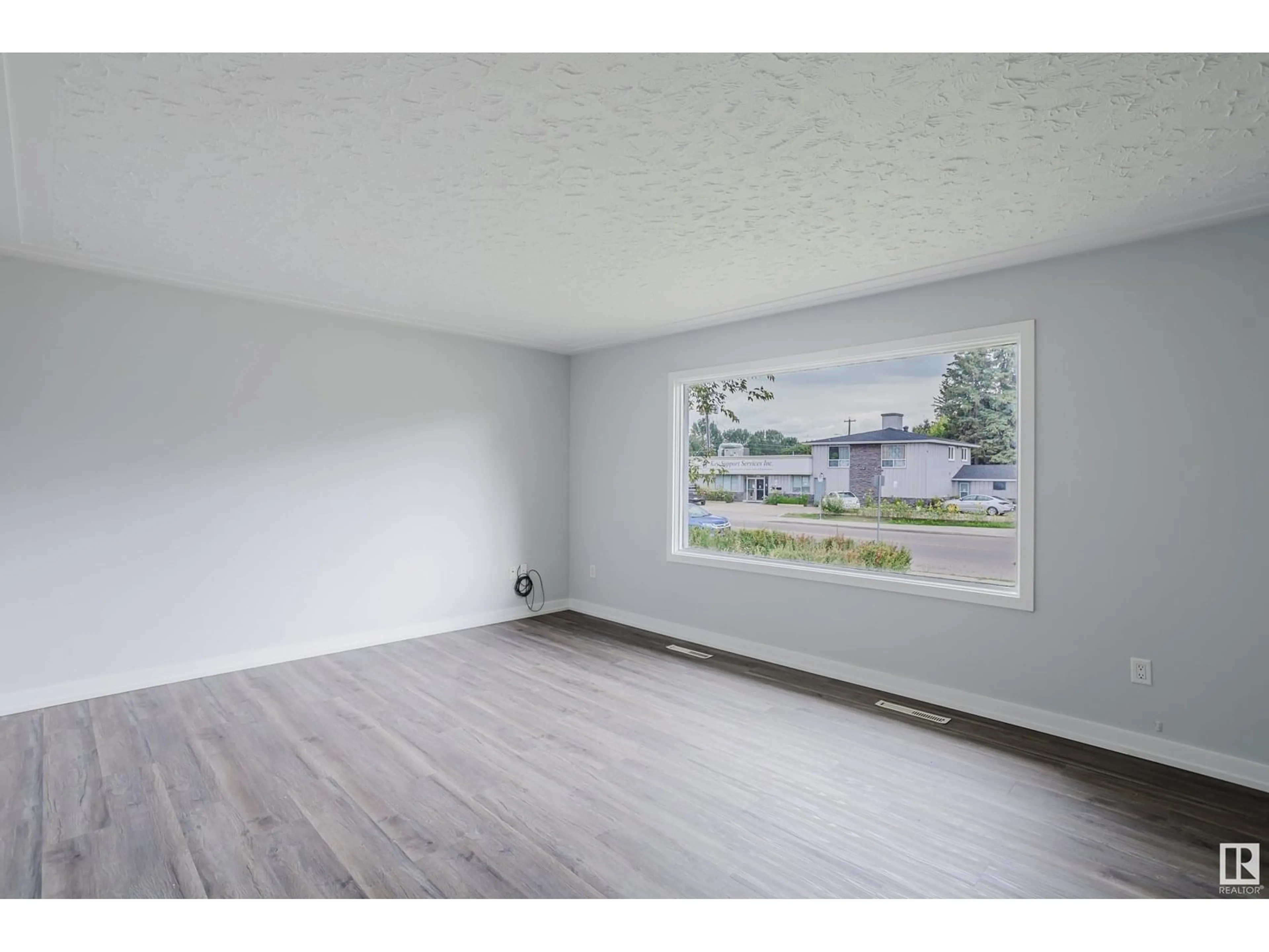 A pic of a room for 11142 50 ST, Edmonton Alberta T5W3B2