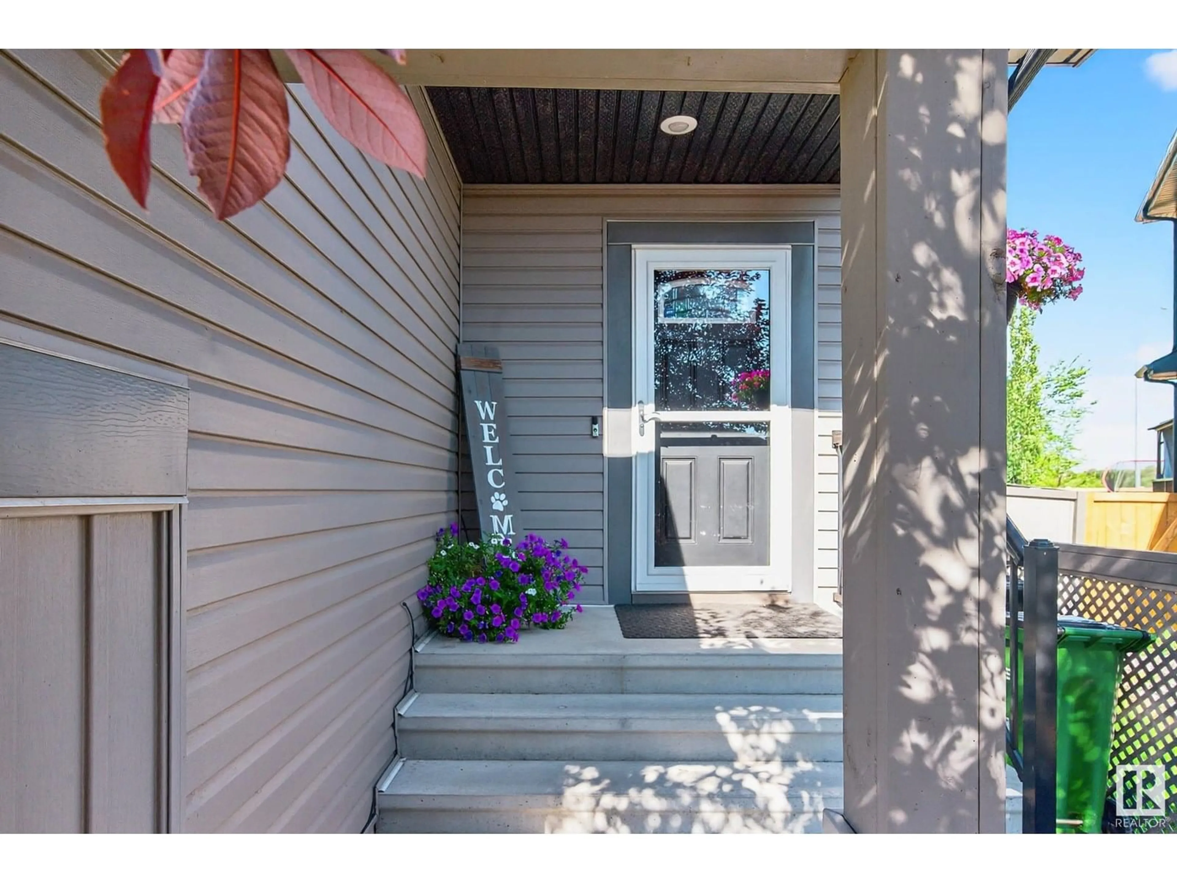 Indoor entryway for NW - 16840 53 ST, Edmonton Alberta T5Y0R7