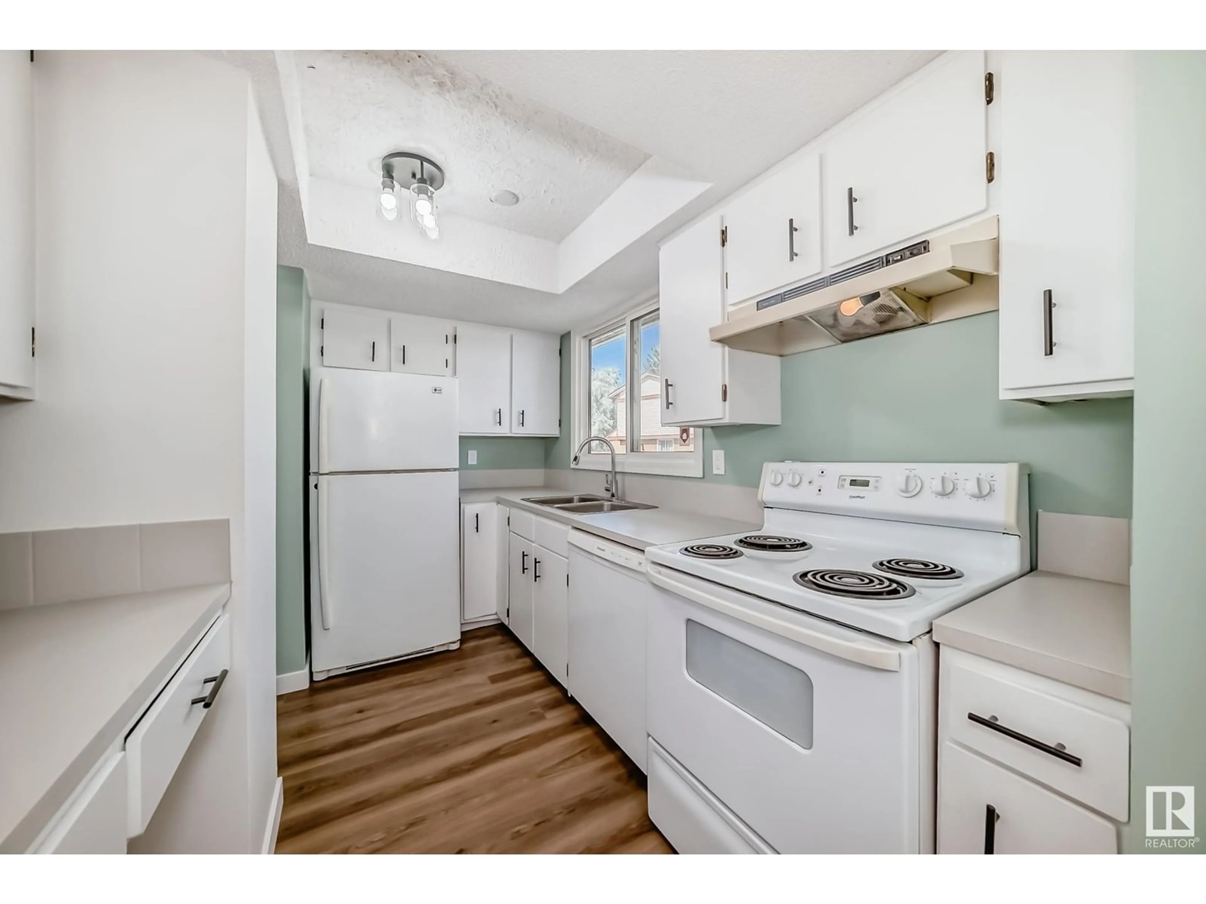 Standard kitchen, unknown for 2369 139 AV, Edmonton Alberta T5Y1S1