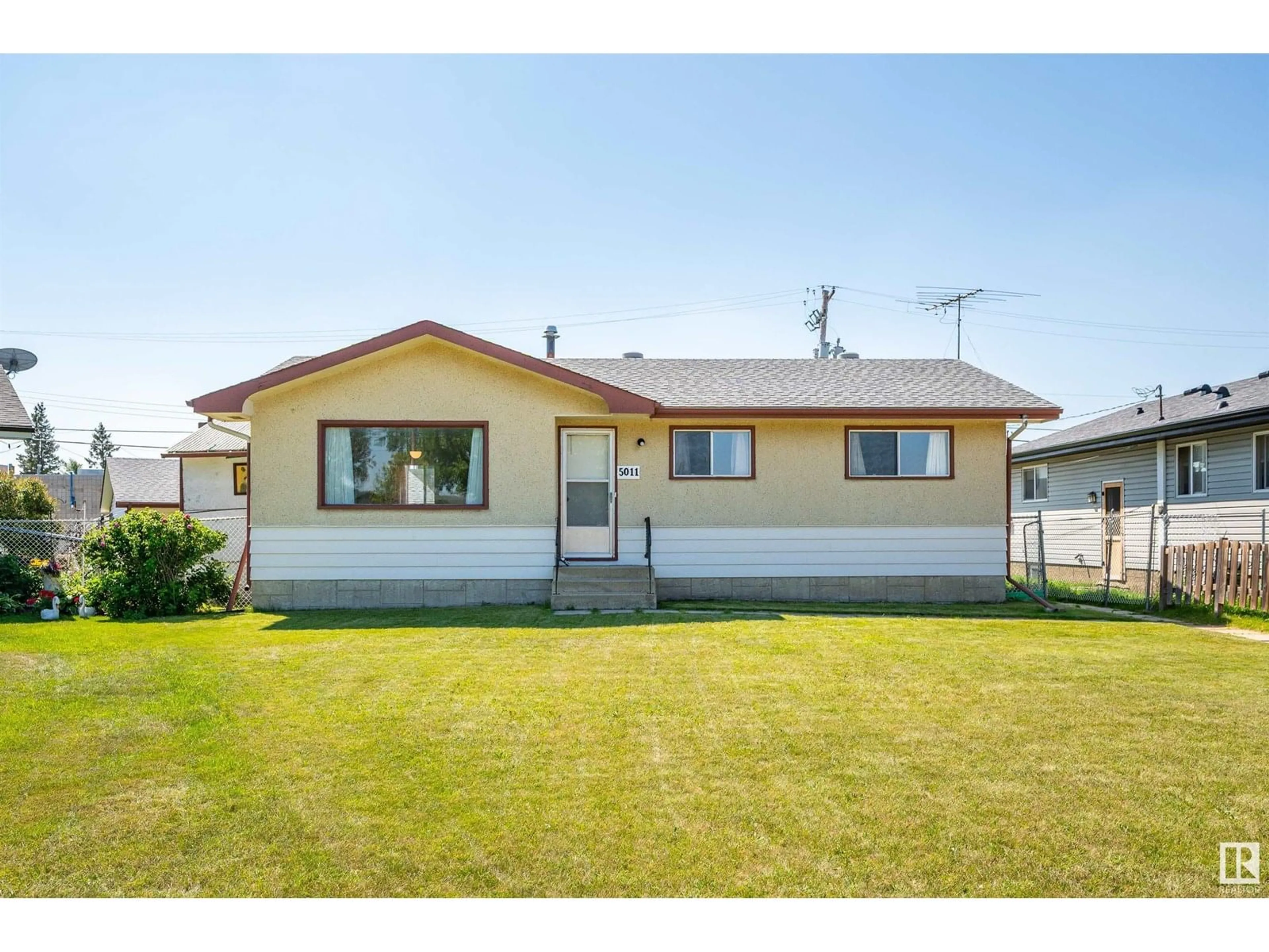A pic from outside/outdoor area/front of a property/back of a property/a pic from drone, street for 5011 47 ST, Gibbons Alberta T0A1N0