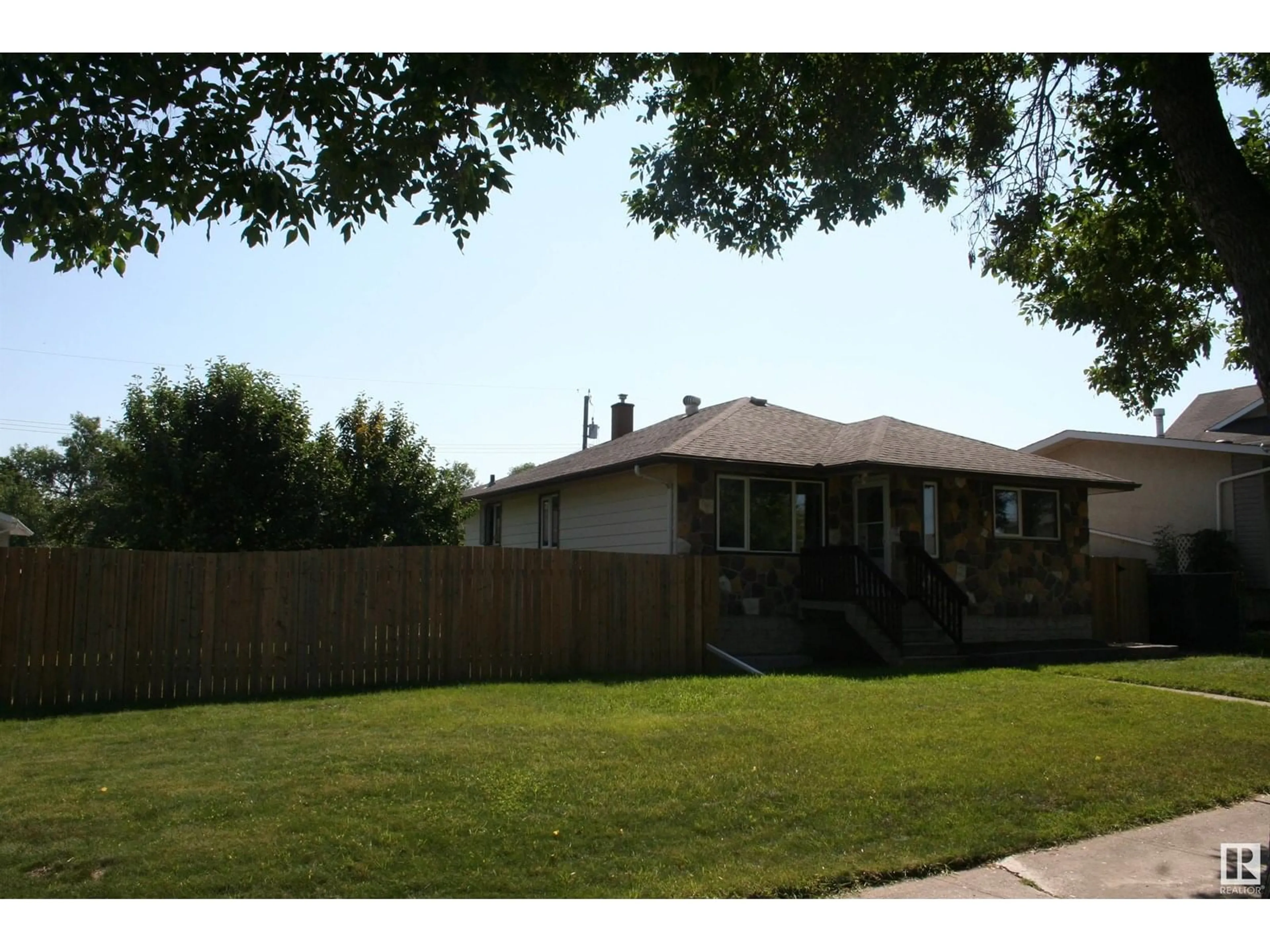 A pic from outside/outdoor area/front of a property/back of a property/a pic from drone, street for NW - 11823 43 ST, Edmonton Alberta T5W2P3