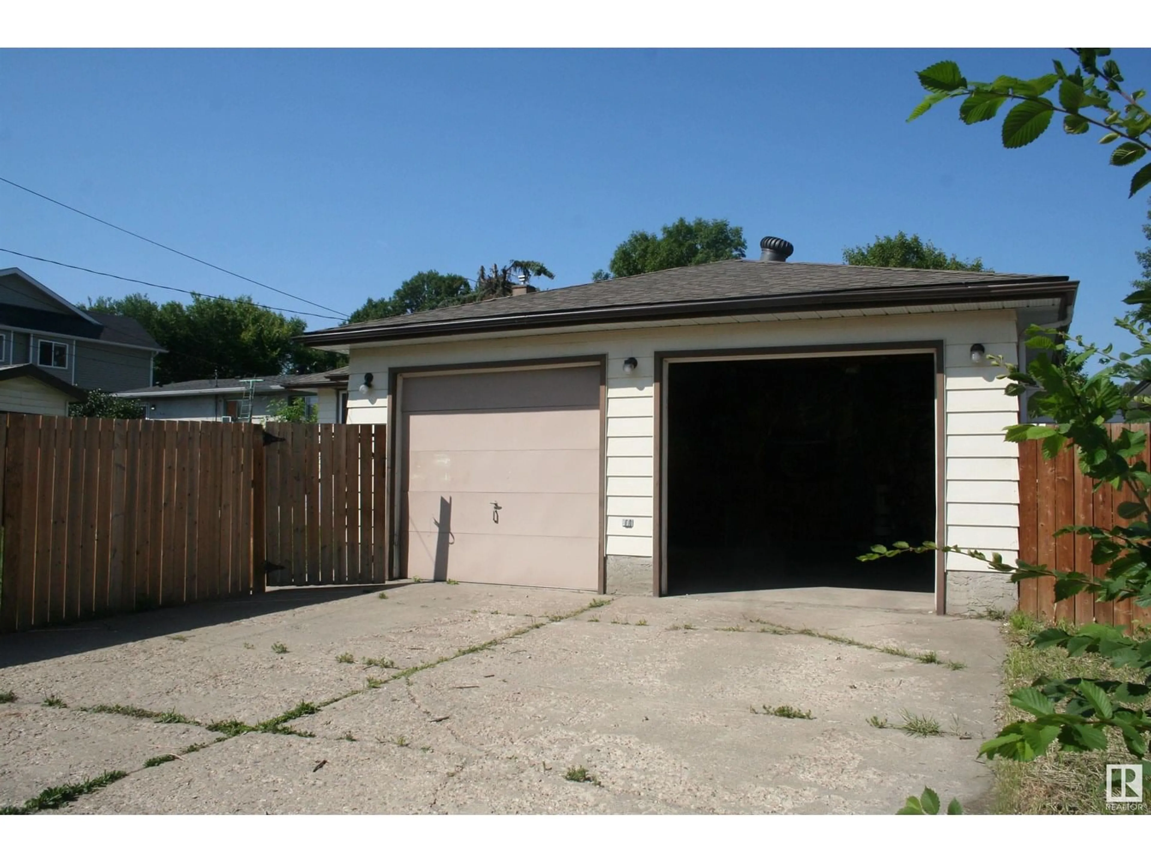 Indoor garage for NW - 11823 43 ST, Edmonton Alberta T5W2P3