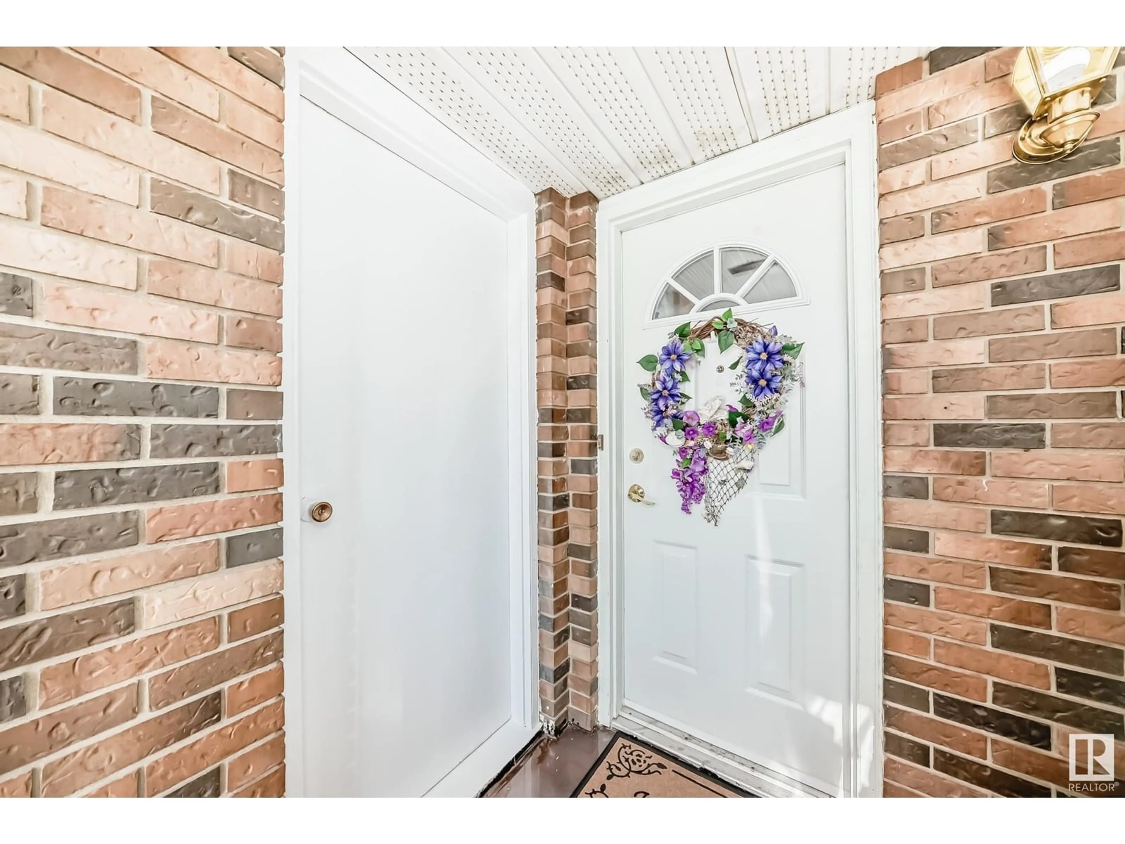 Indoor entryway for NW - 15106 114A ST, Edmonton Alberta T5X1H3