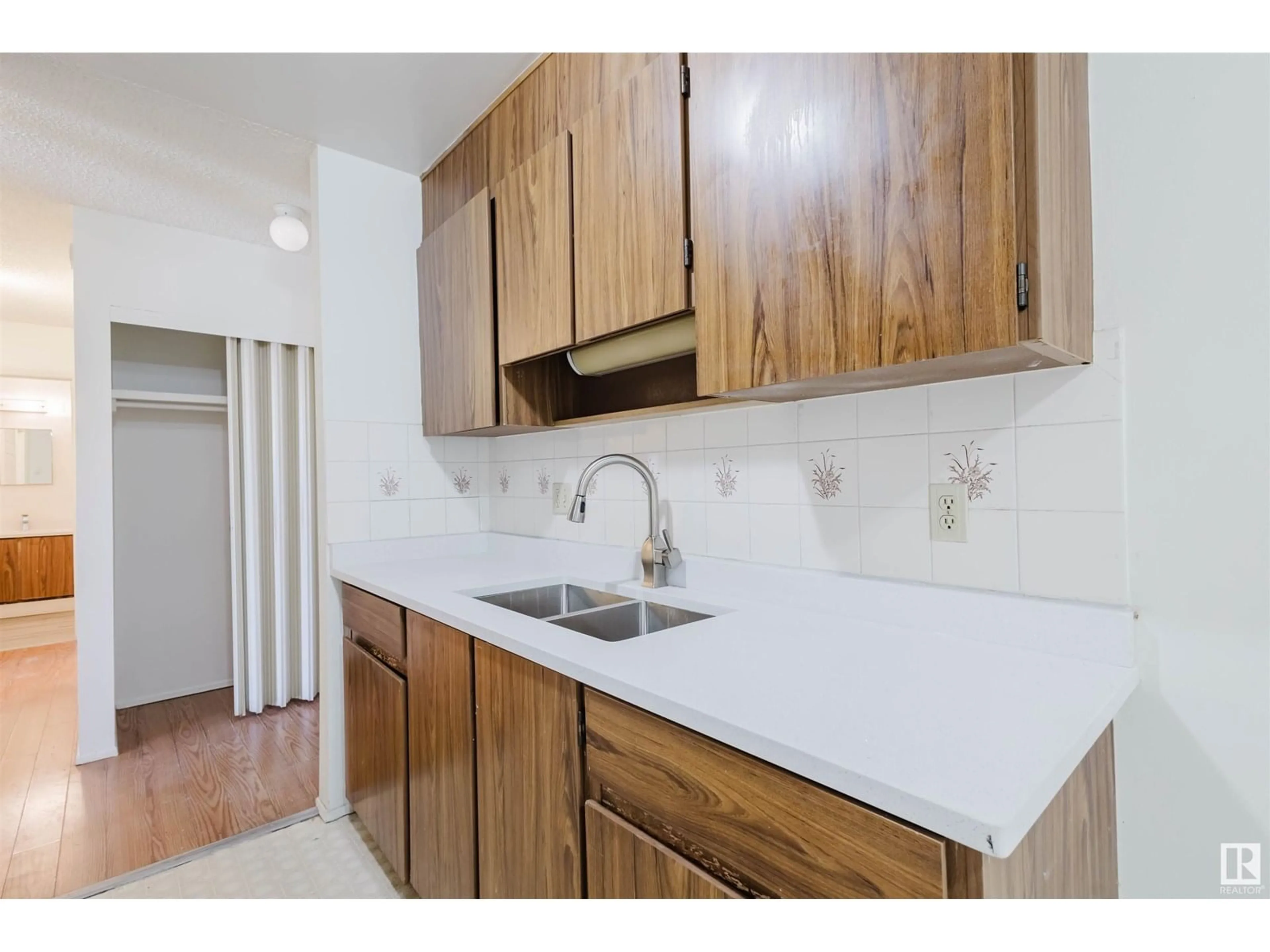 Standard kitchen, unknown for 77 - 11265 31 AV, Edmonton Alberta T6J3V7