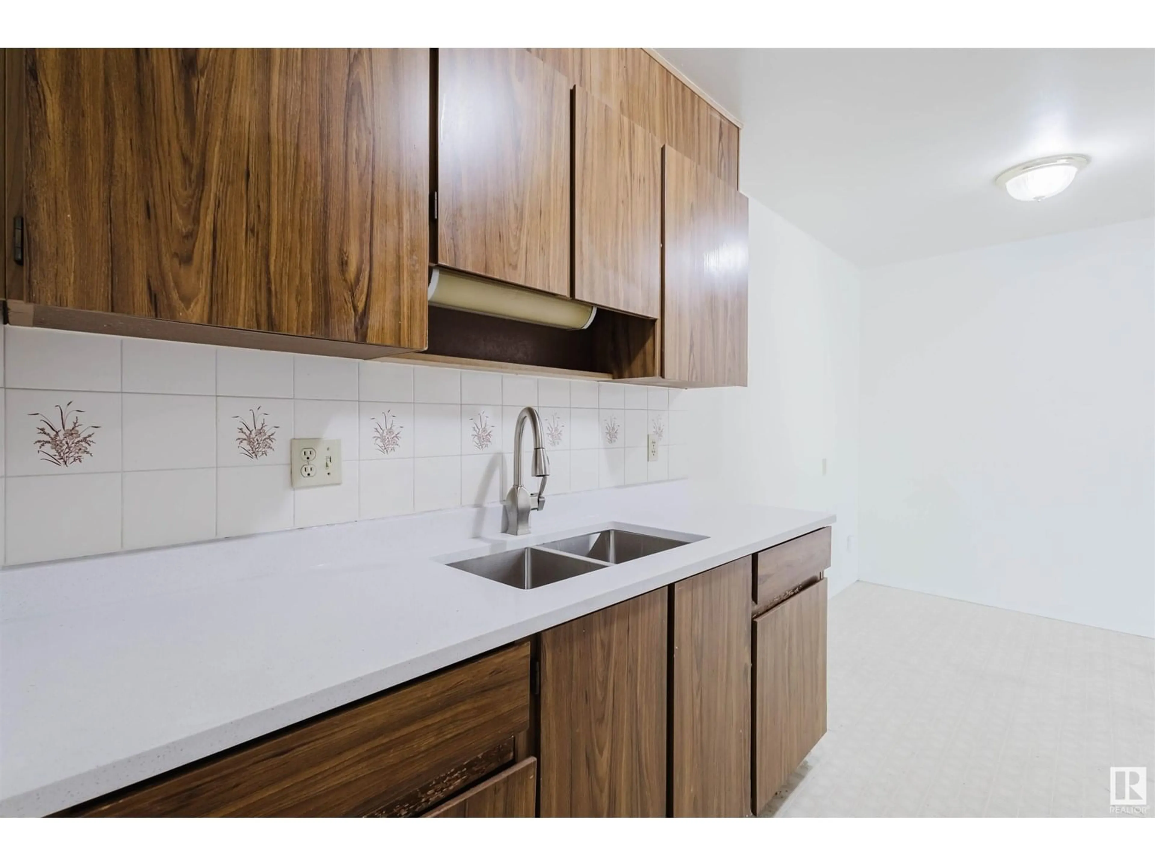 Standard kitchen, unknown for 77 - 11265 31 AV, Edmonton Alberta T6J3V7