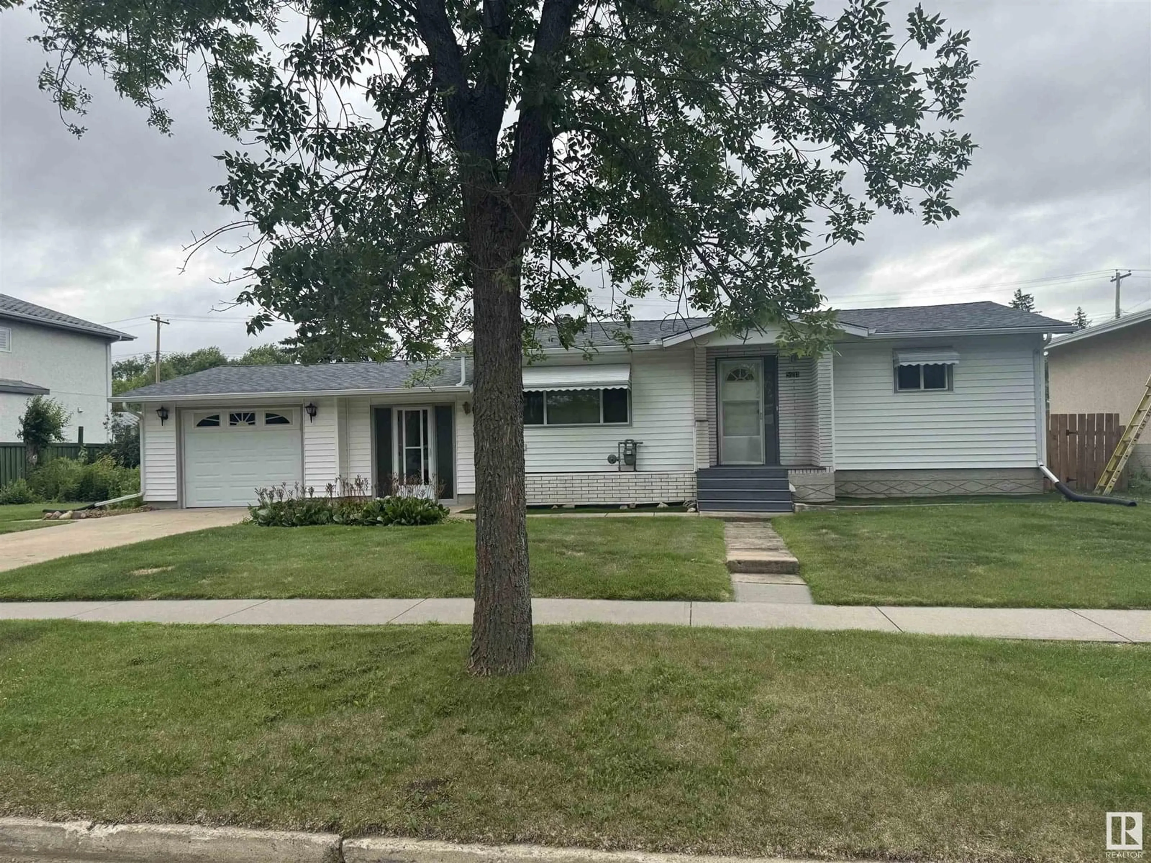 Home with vinyl exterior material, street for 5211 51 ST, Redwater Alberta T0A2W0