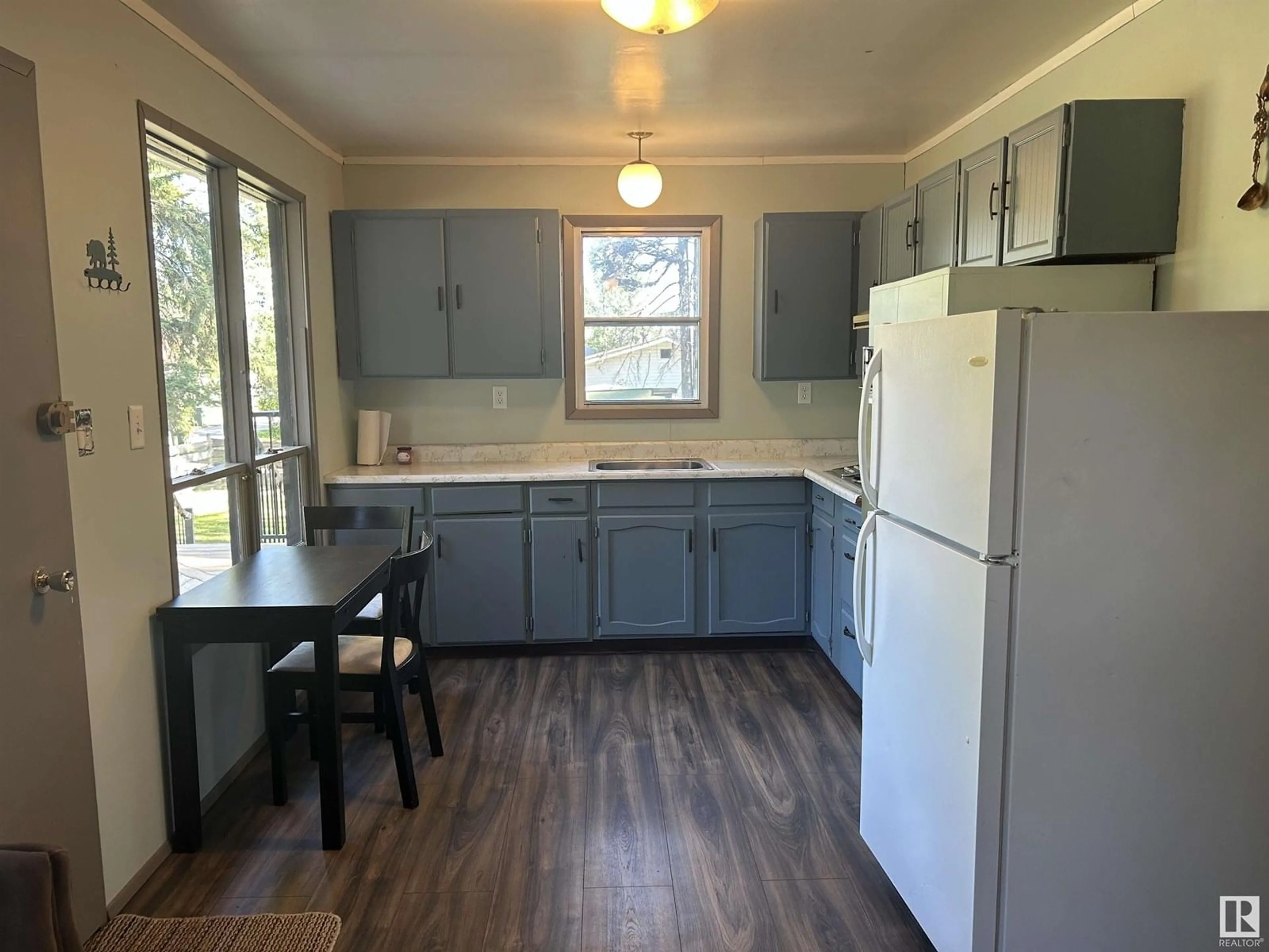 Standard kitchen, wood/laminate floor for 1310 PARK CR, Rural Lac Ste. Anne County Alberta T0E0L0