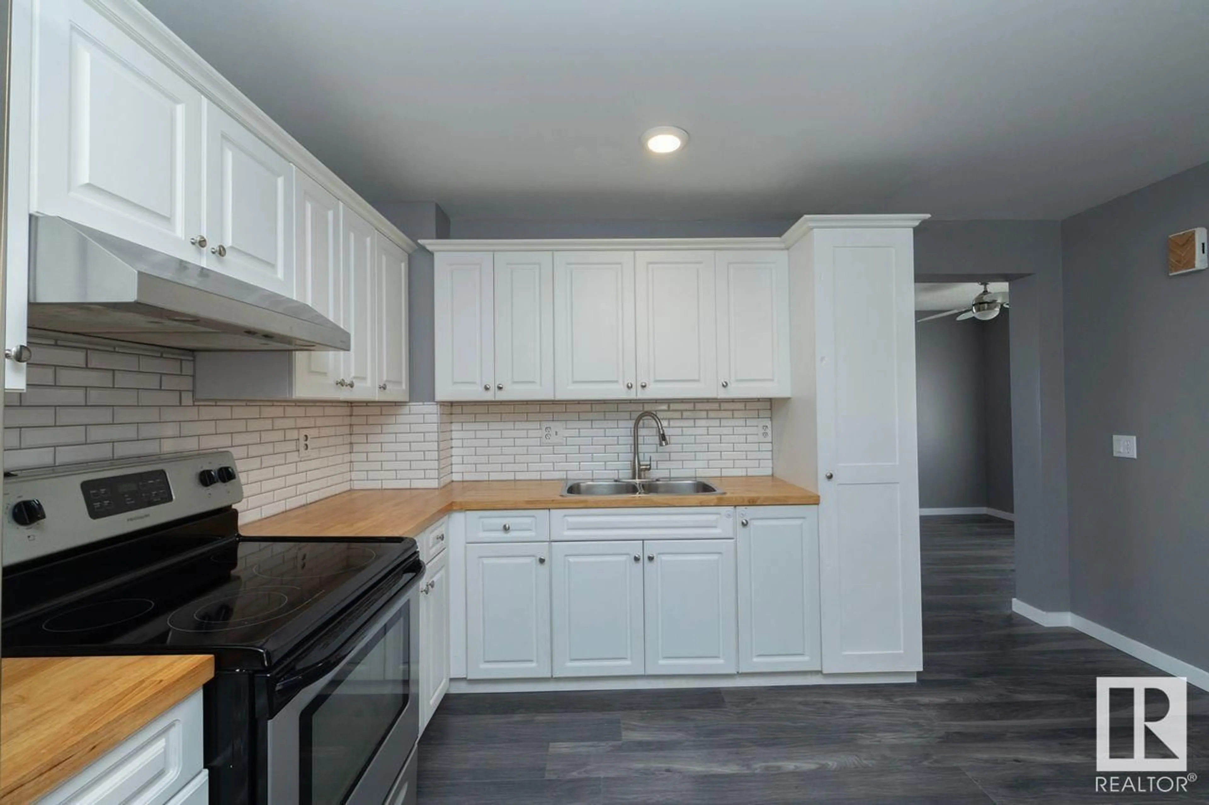 Standard kitchen, unknown for 96 BIRCH DR, Gibbons Alberta T0A1N1