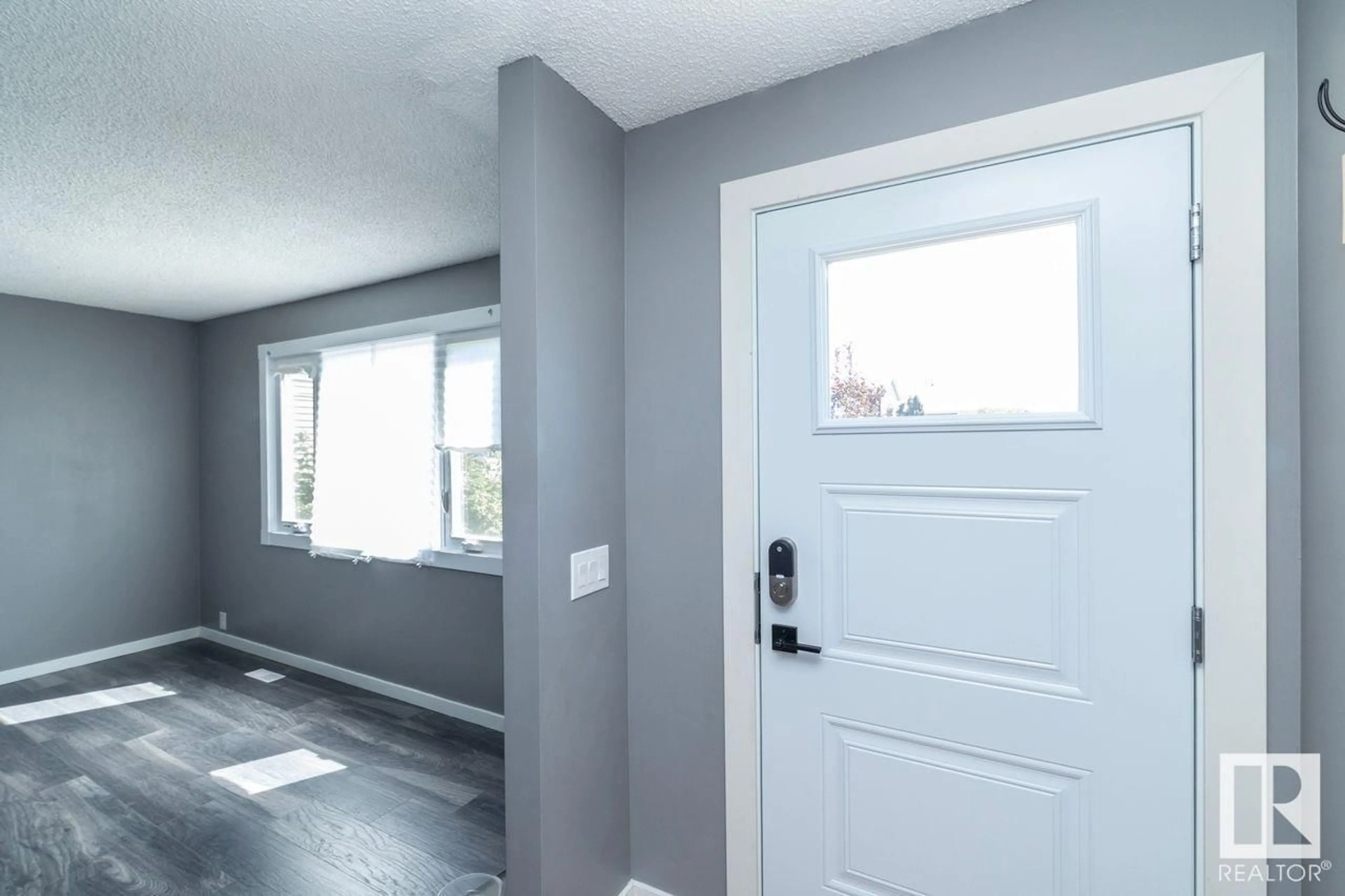 Indoor entryway for 96 BIRCH DR, Gibbons Alberta T0A1N1
