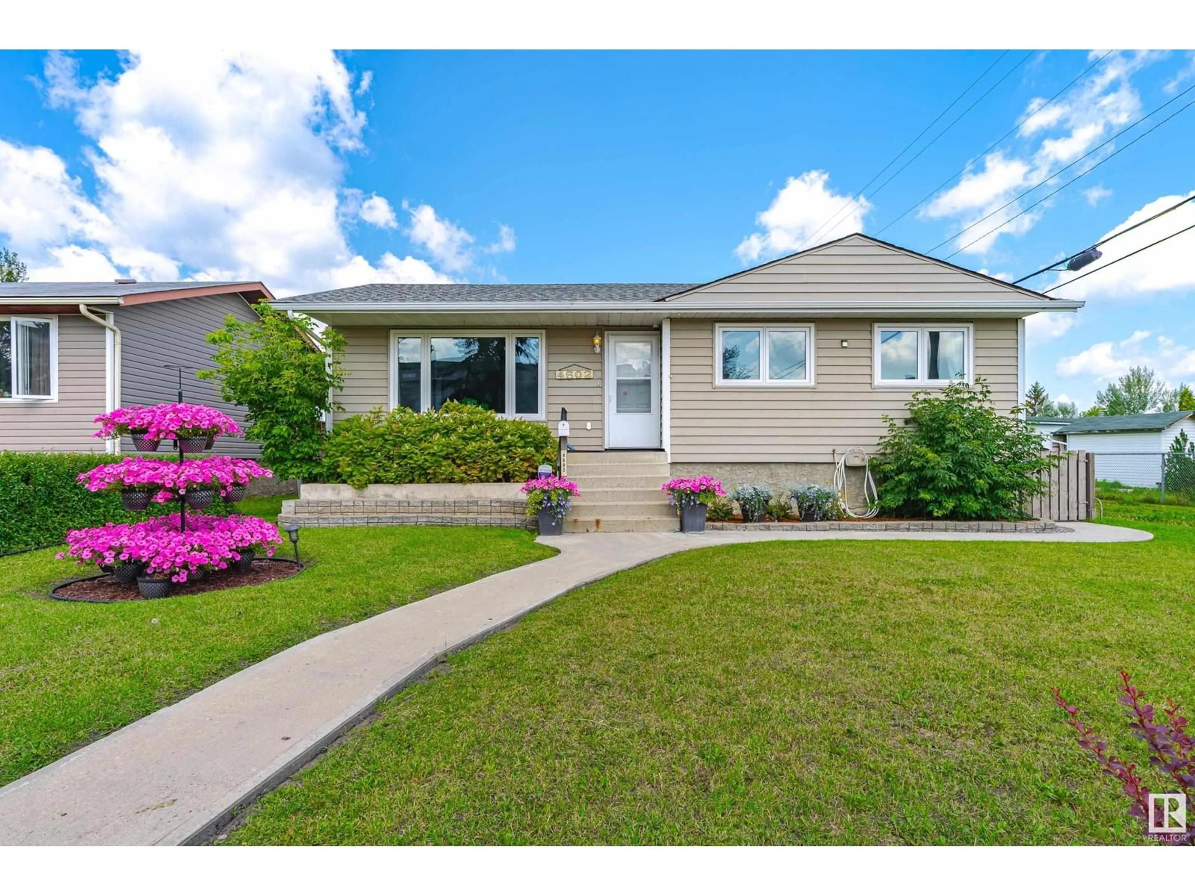 Home with vinyl exterior material, street for 4602 41 AV, Wetaskiwin Alberta T9A0A9