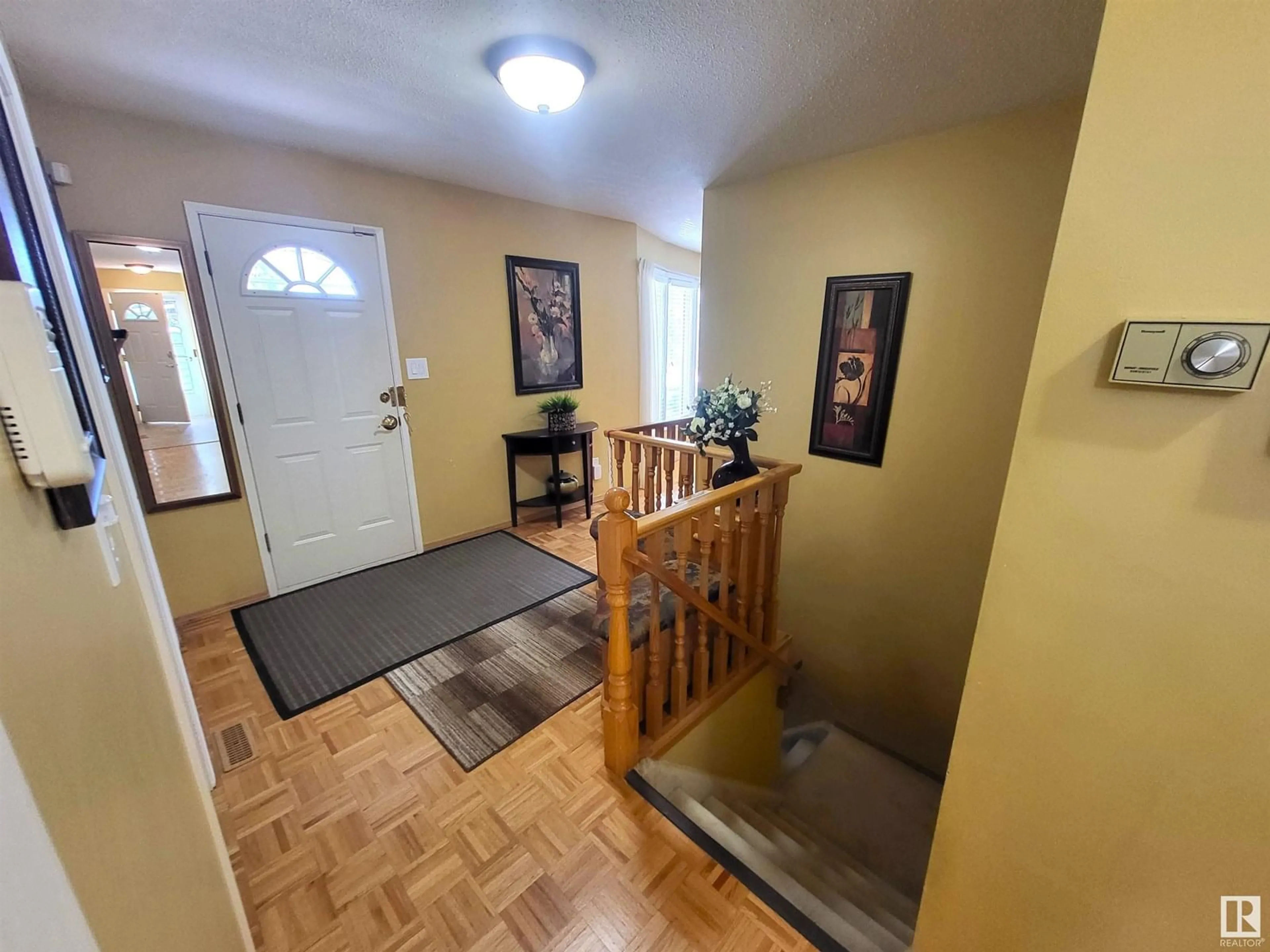 Indoor entryway for 7720 175 ST, Edmonton Alberta T5T0G8