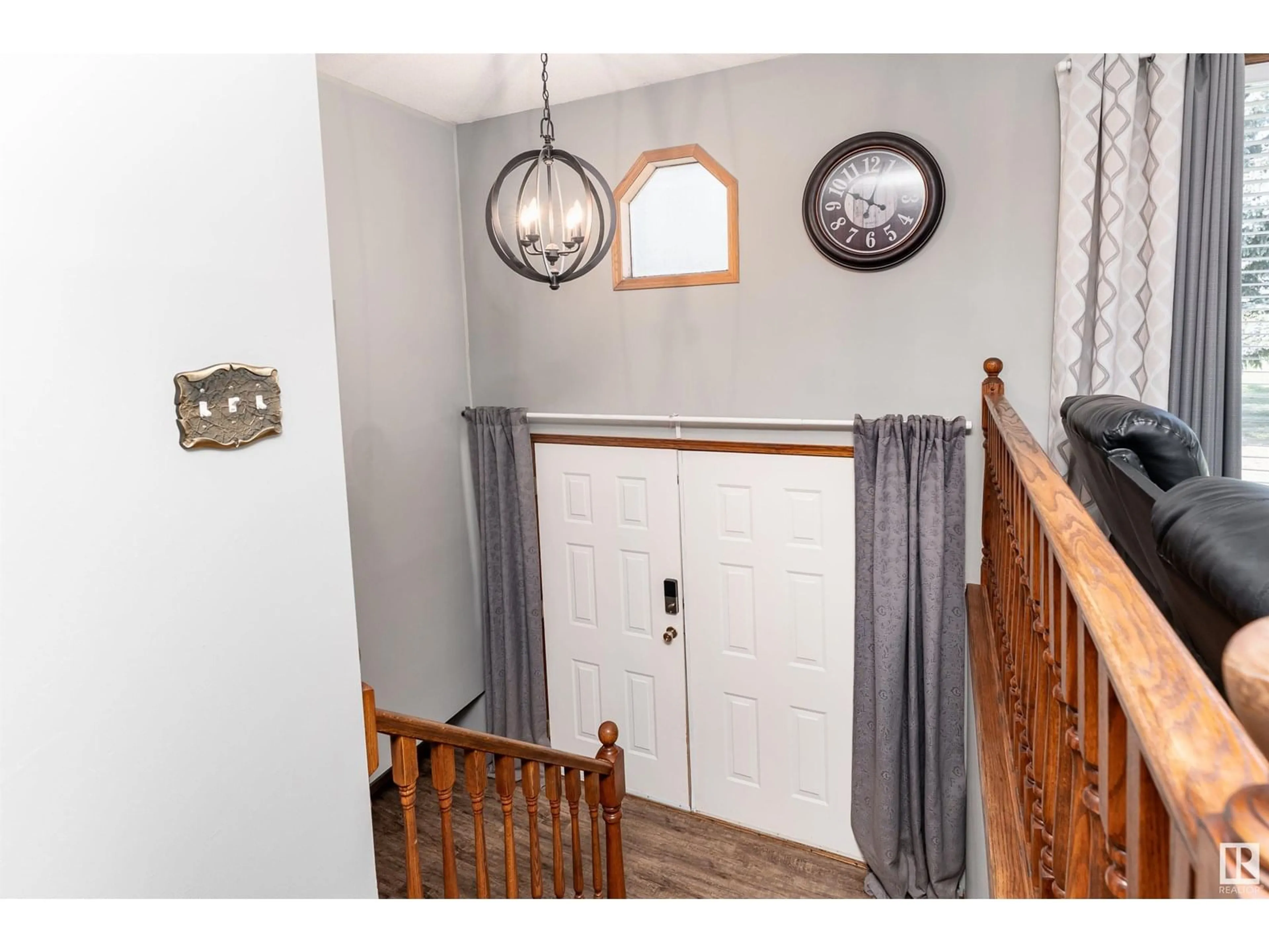 Indoor entryway for #4 - 2228 PARKLAND DR, Rural Parkland County Alberta T7Y2L2