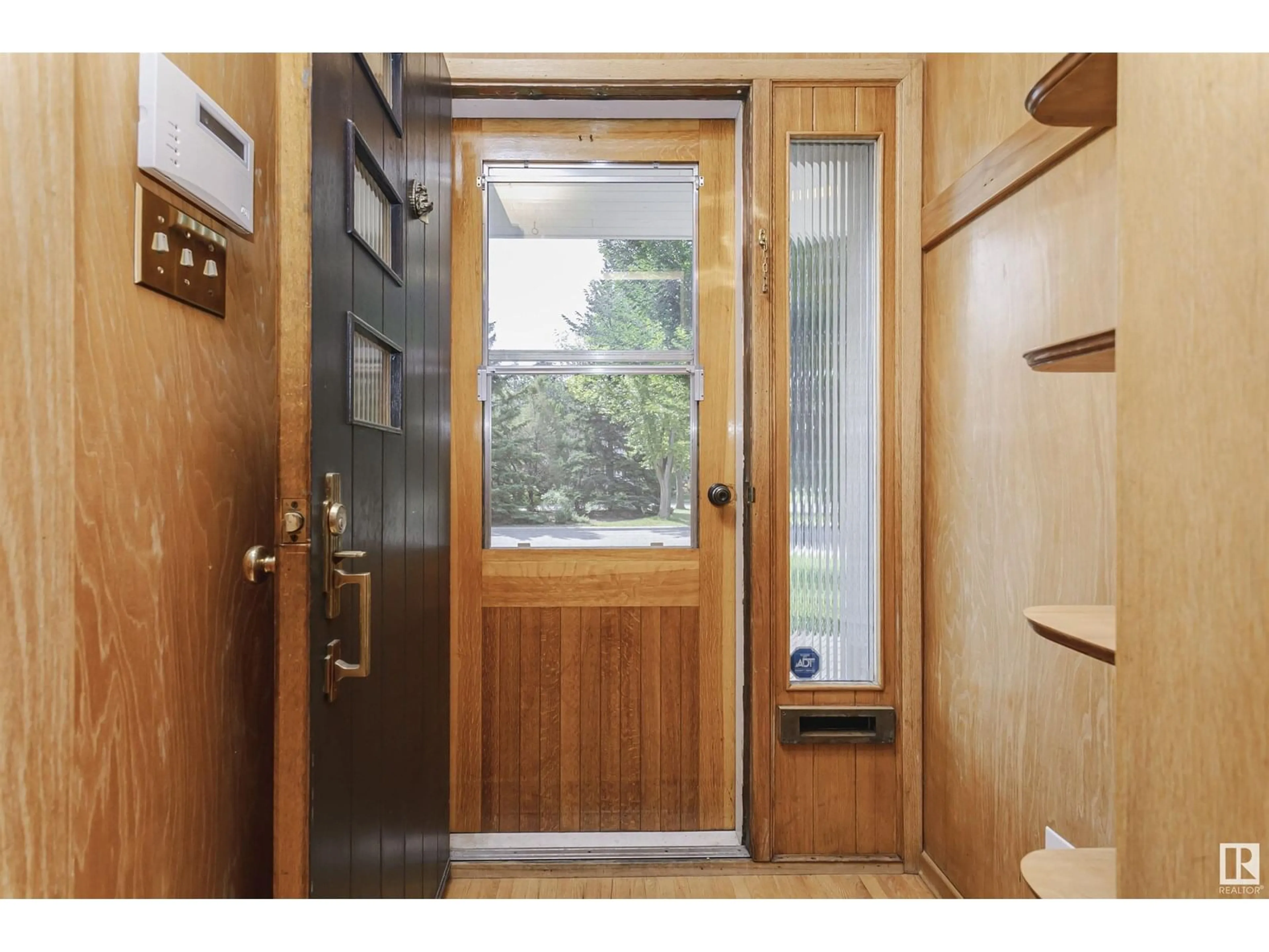 Indoor entryway for NW - 8476 118 ST, Edmonton Alberta T6G1T3