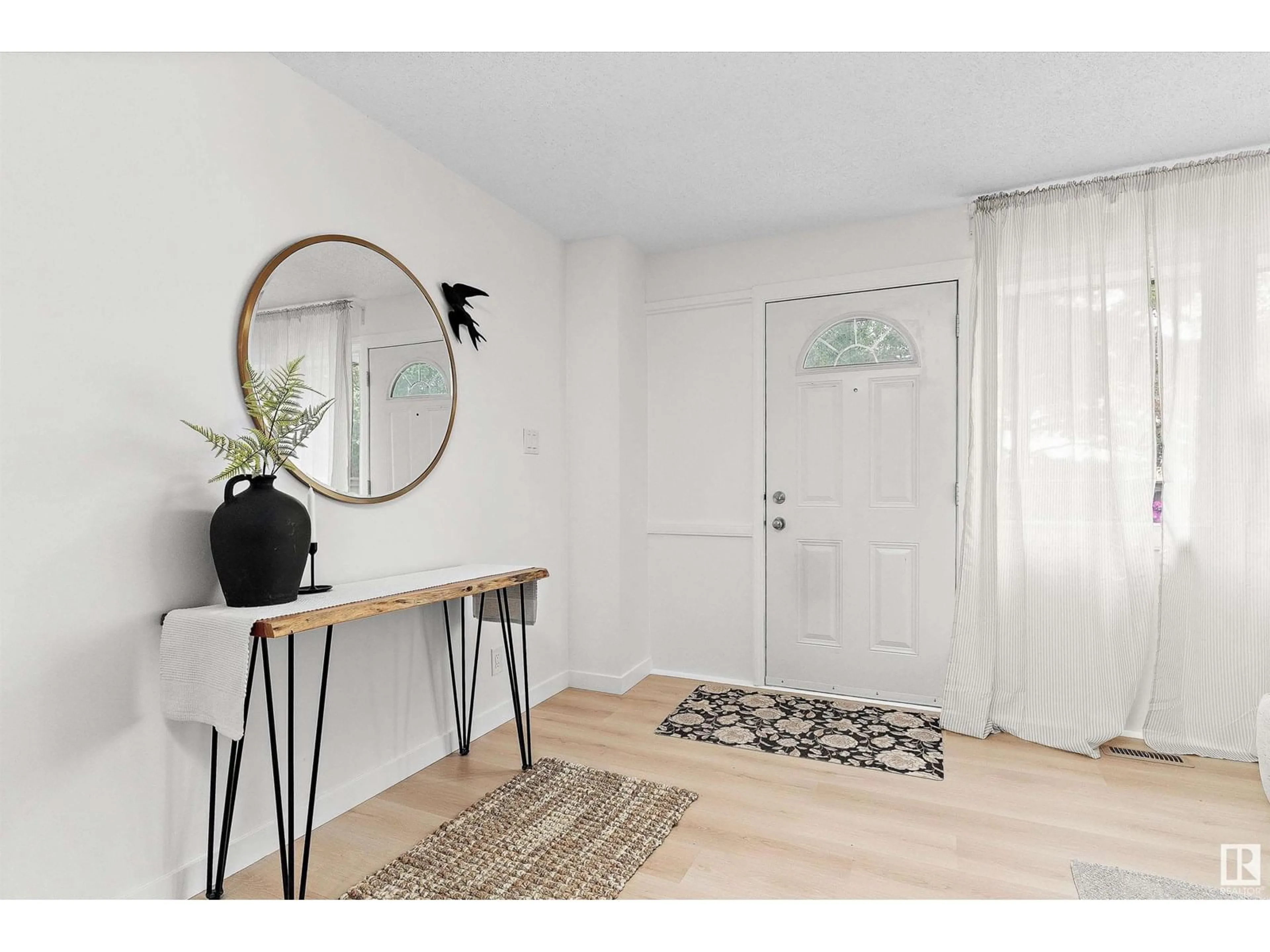 Indoor entryway for 717 VILLAGE ON THE GREEN GR, Edmonton Alberta T5A1H2