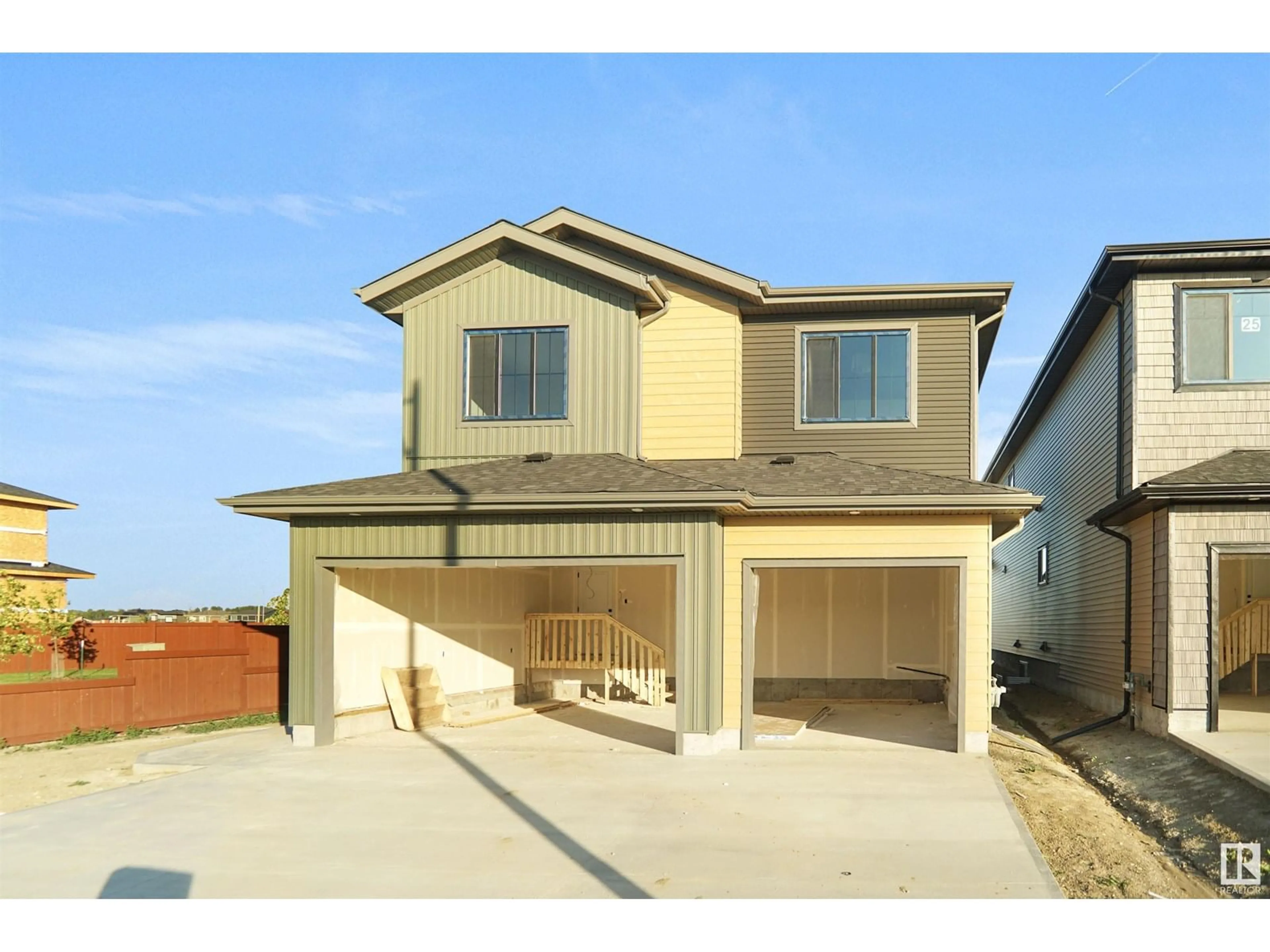 Home with vinyl exterior material, street for 27 TRILL POINT, Spruce Grove Alberta T7X4E2