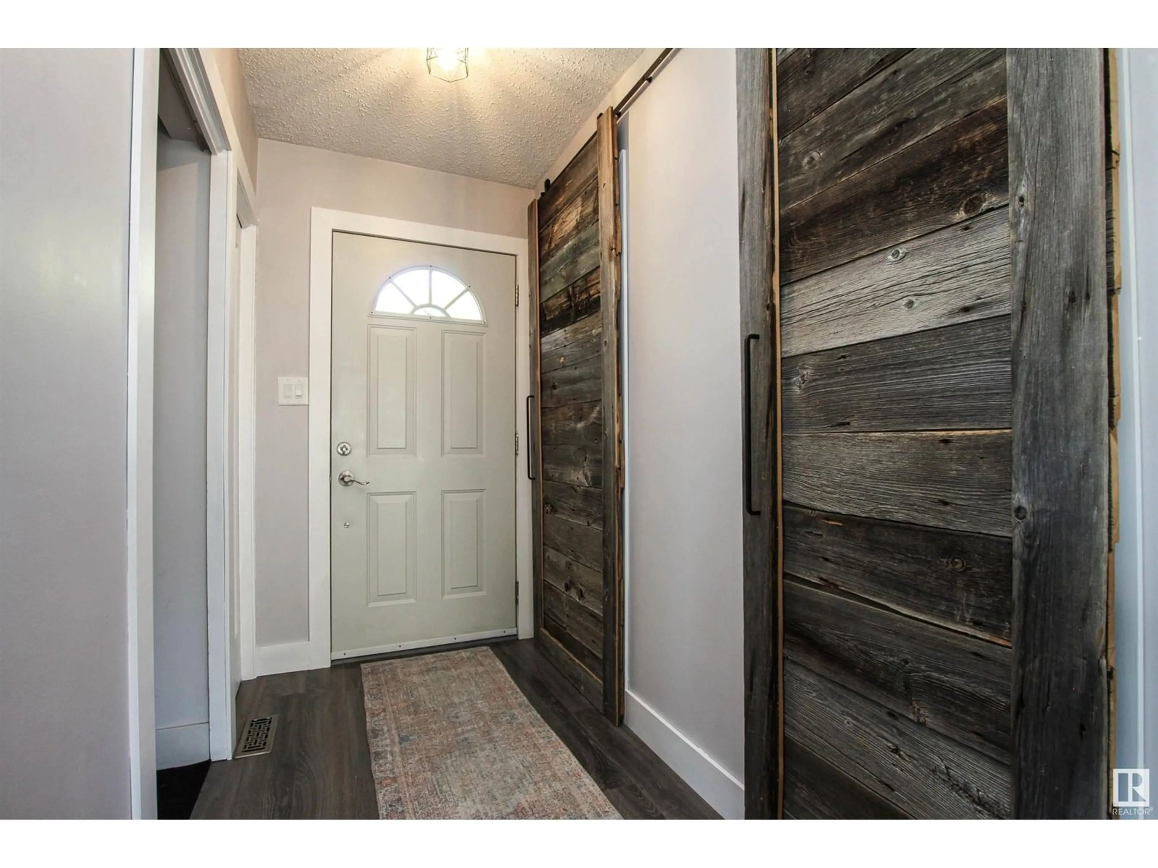 Indoor entryway for #128 - 128 BROOKWOOD DR, Spruce Grove Alberta T7X1A6