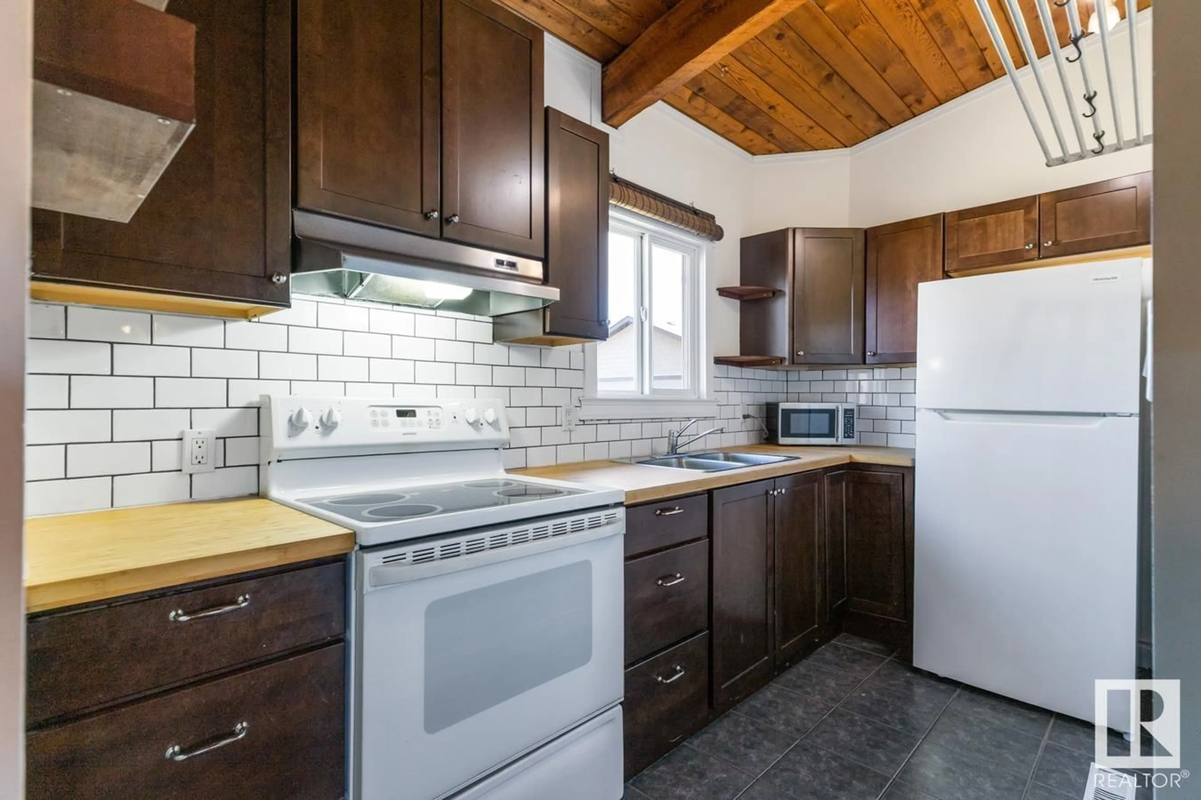 Standard kitchen, unknown for NW - 37 NORTHWOODS VG, Edmonton Alberta T5X1T2