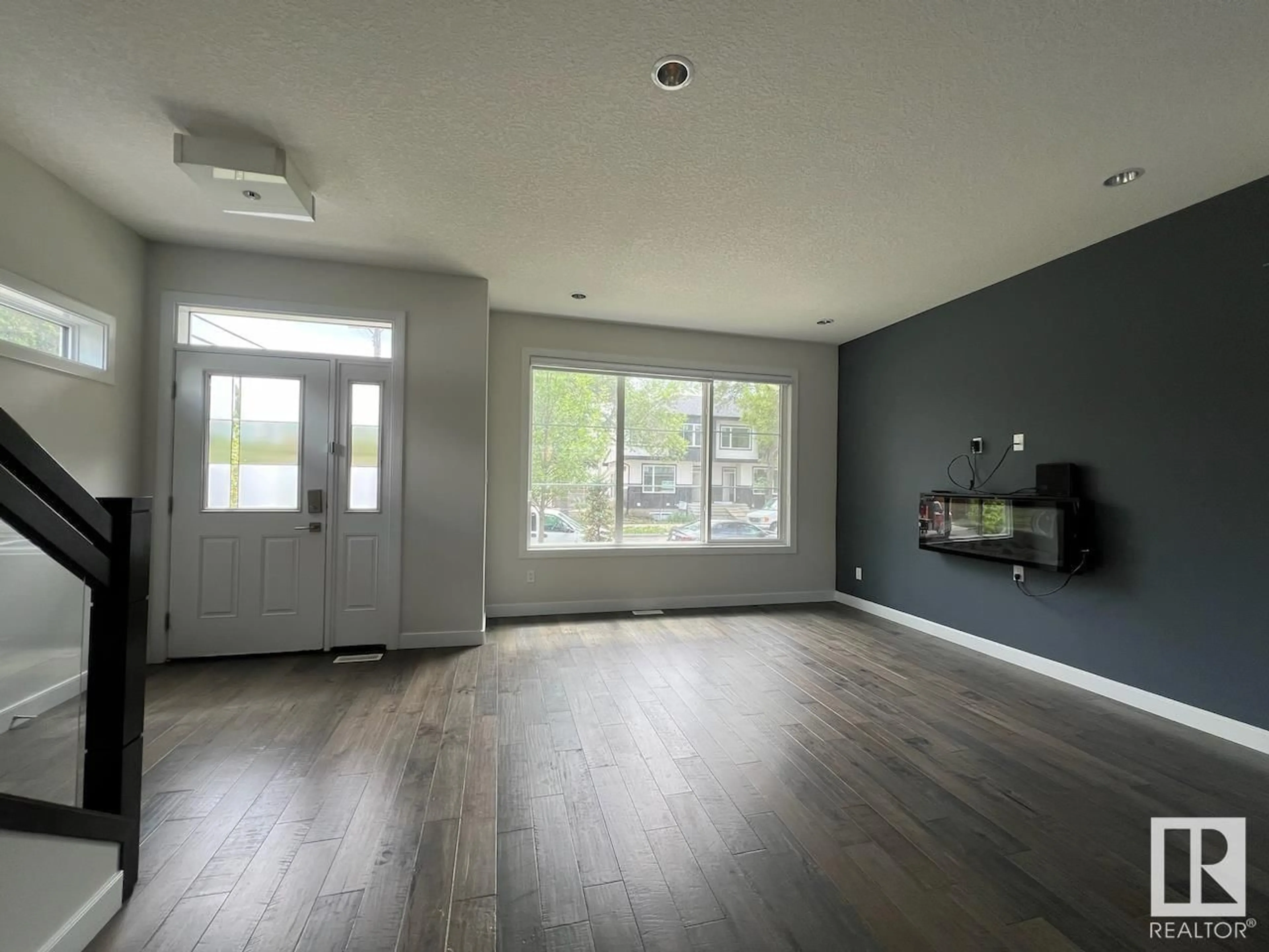 Unknown for 10574 62 AV, Edmonton Alberta T6H1M4