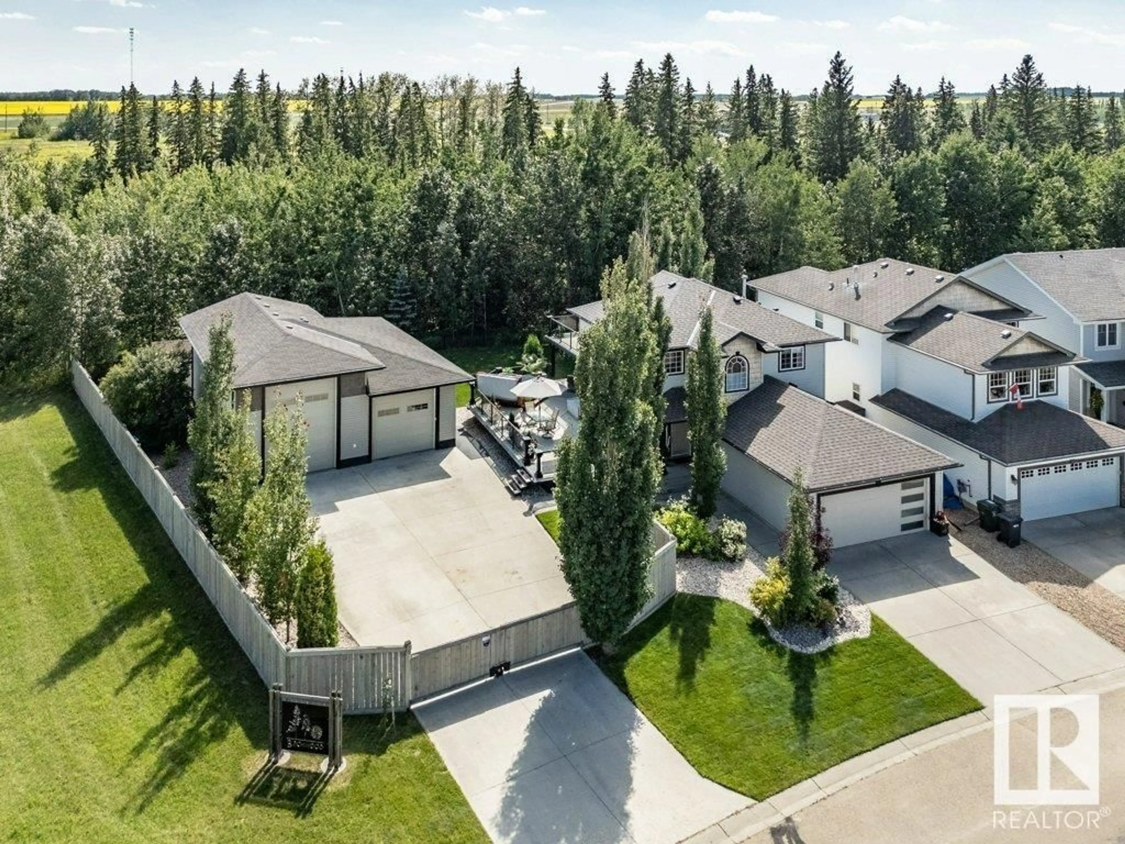 A pic from outside/outdoor area/front of a property/back of a property/a pic from drone, unknown for 1 BIRCHWOOD DR, Devon Alberta T9G2H9