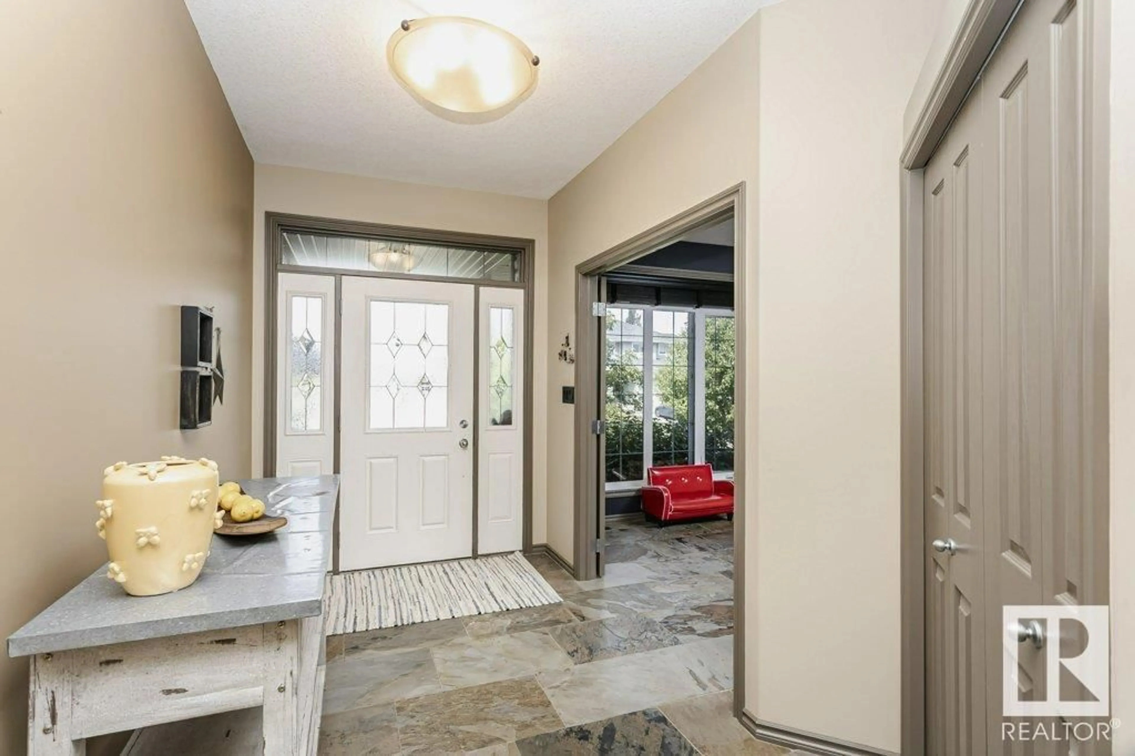 Indoor entryway for 7 WALTERS, Leduc Alberta T9E0H9