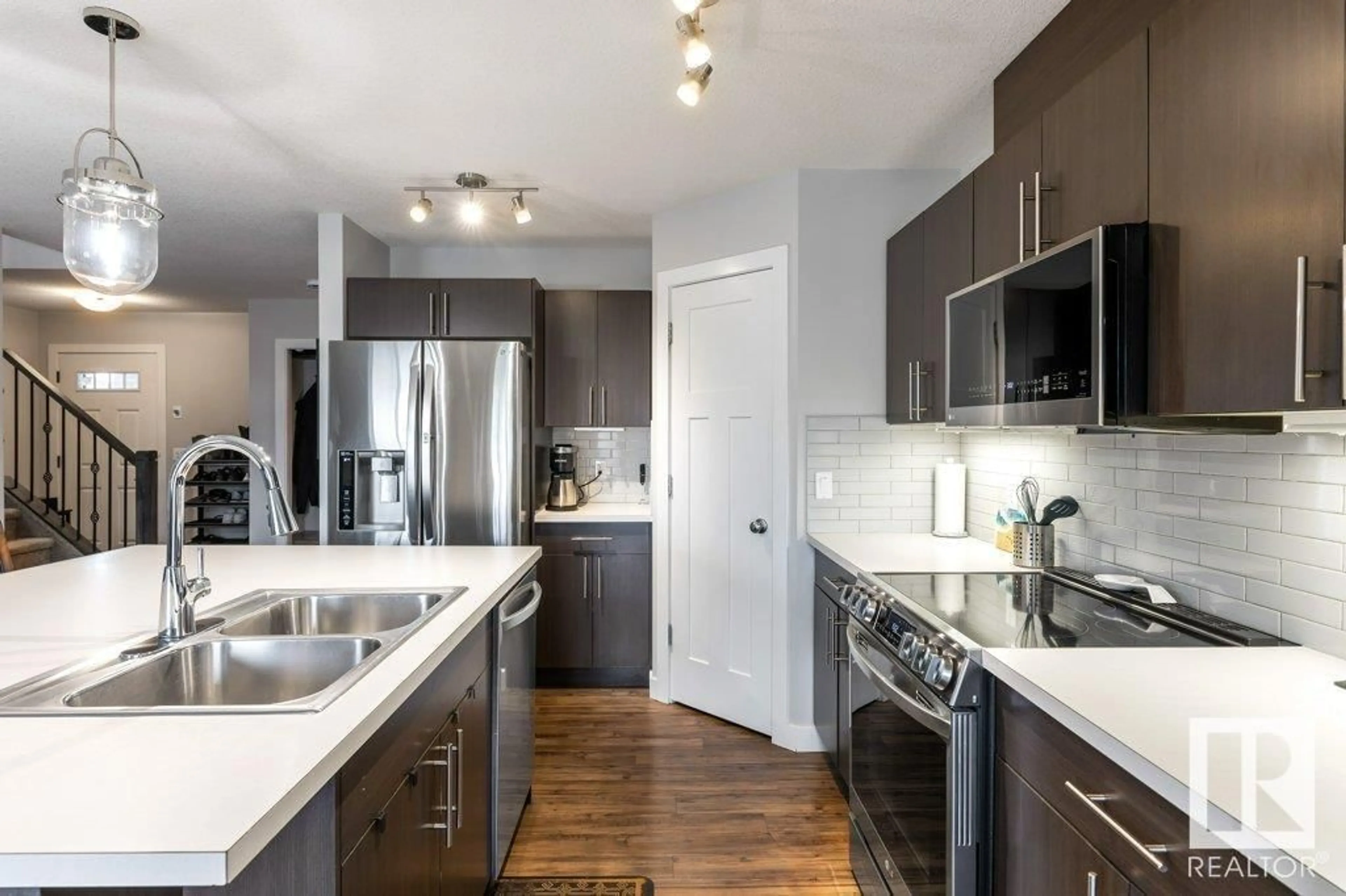 Contemporary kitchen, unknown for 19 RICHMOND LI, Fort Saskatchewan Alberta T8L0S2