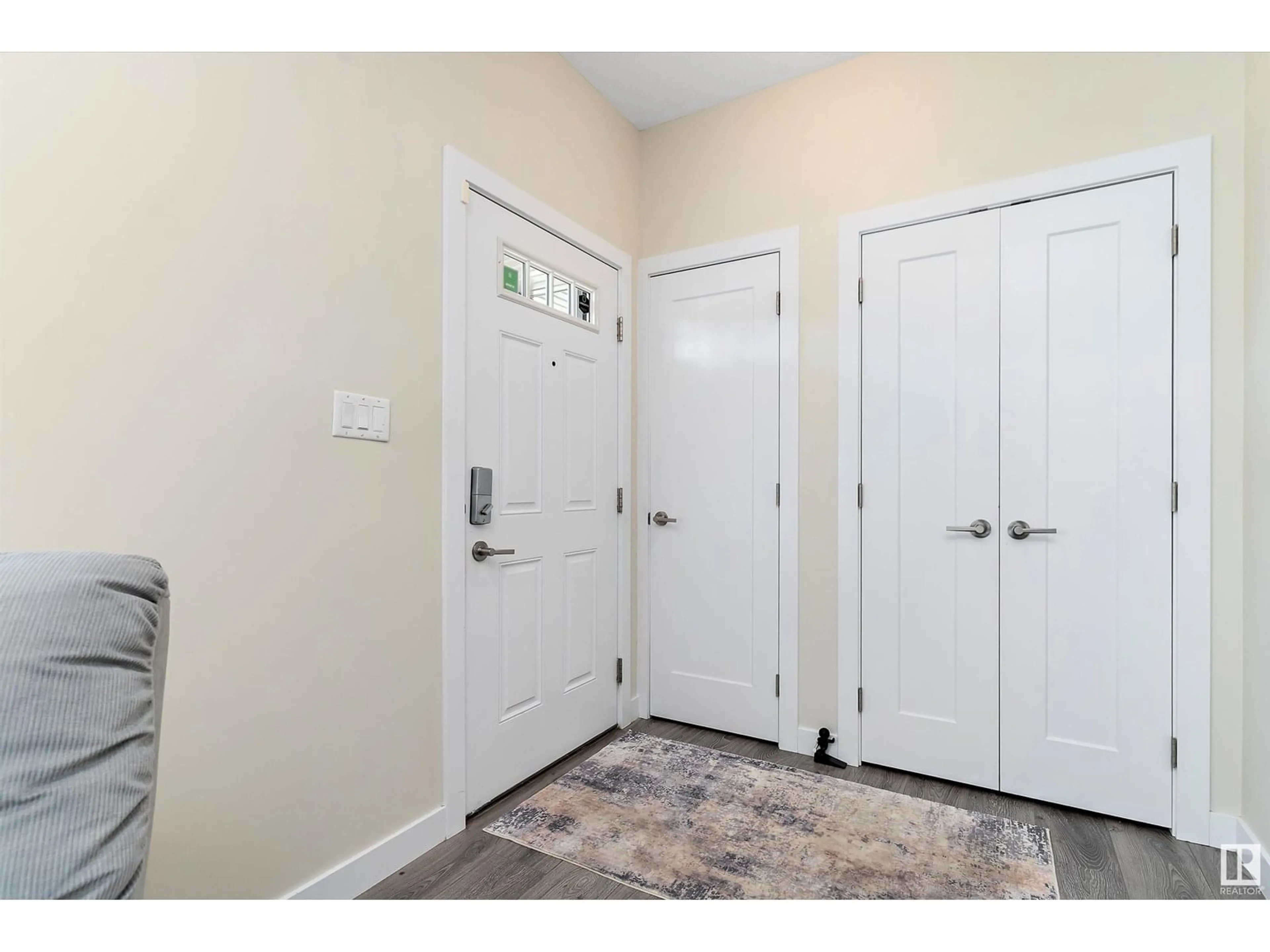 Indoor entryway for 3817 WEIDLE CR, Edmonton Alberta T6X2E4