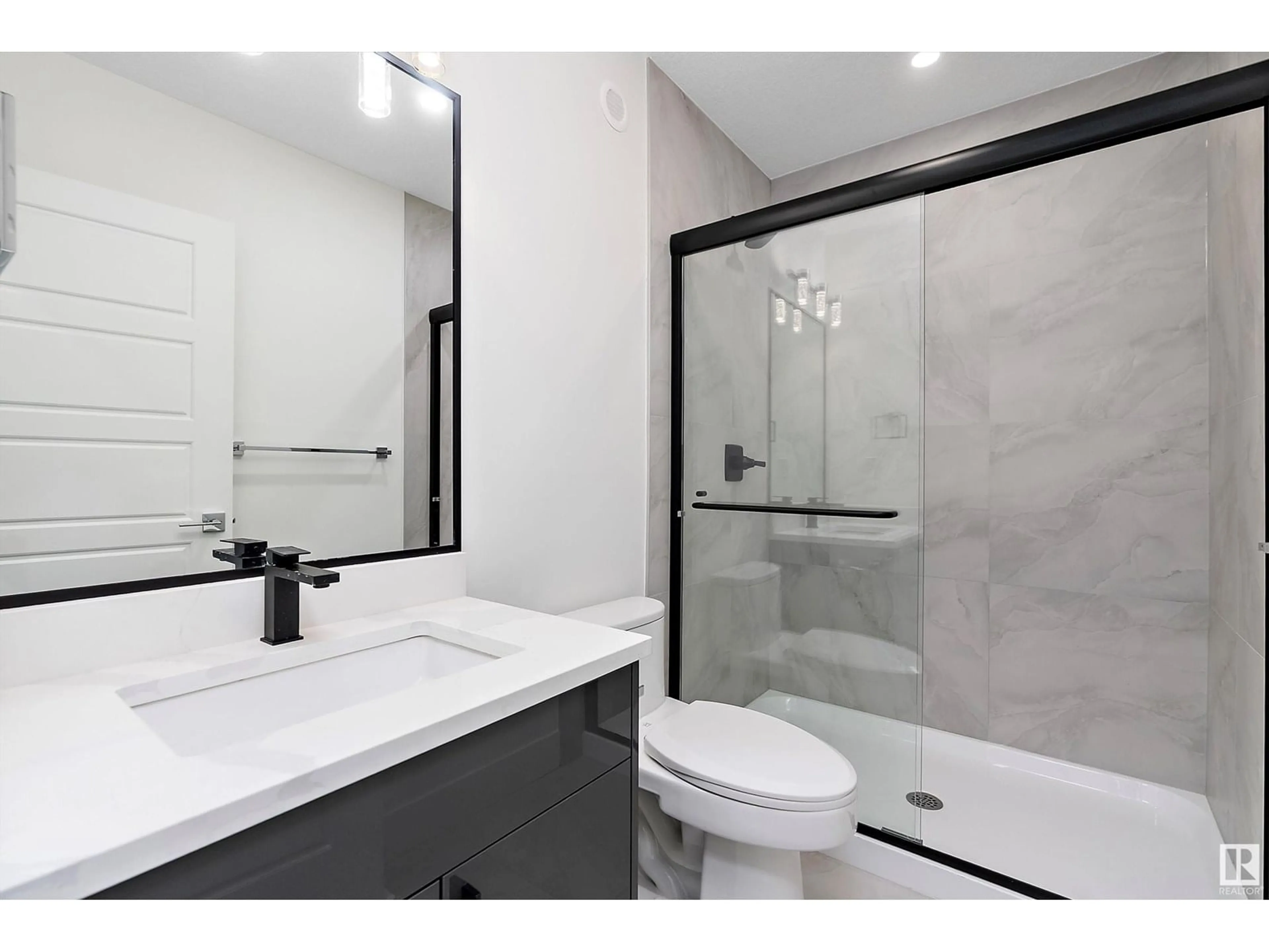 Standard bathroom, ceramic/tile floor for NW - 2407 205 ST, Edmonton Alberta T6M1N6
