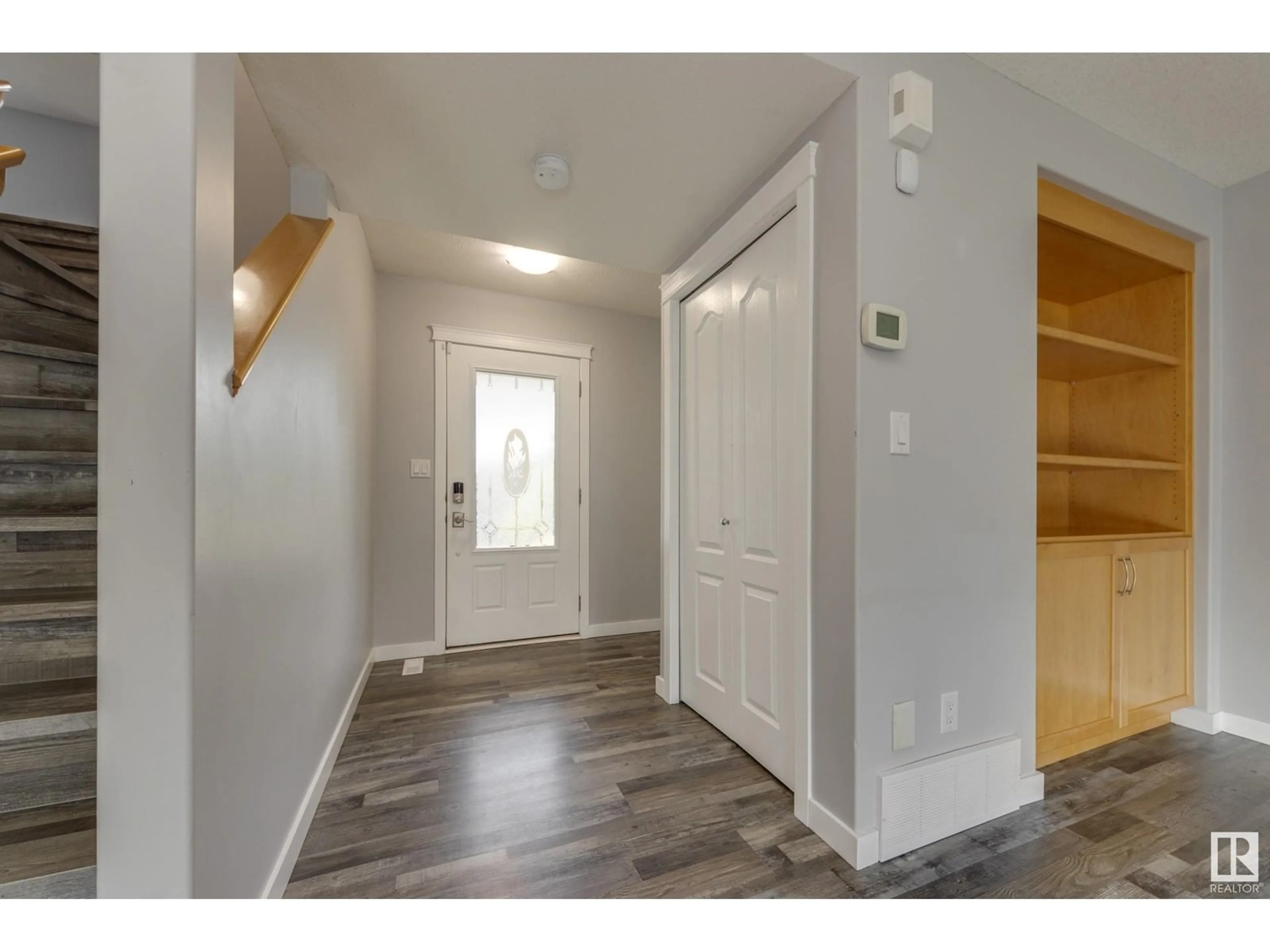 Indoor entryway for 129 RIDGEBROOK RD, Sherwood Park Alberta T8A6M1