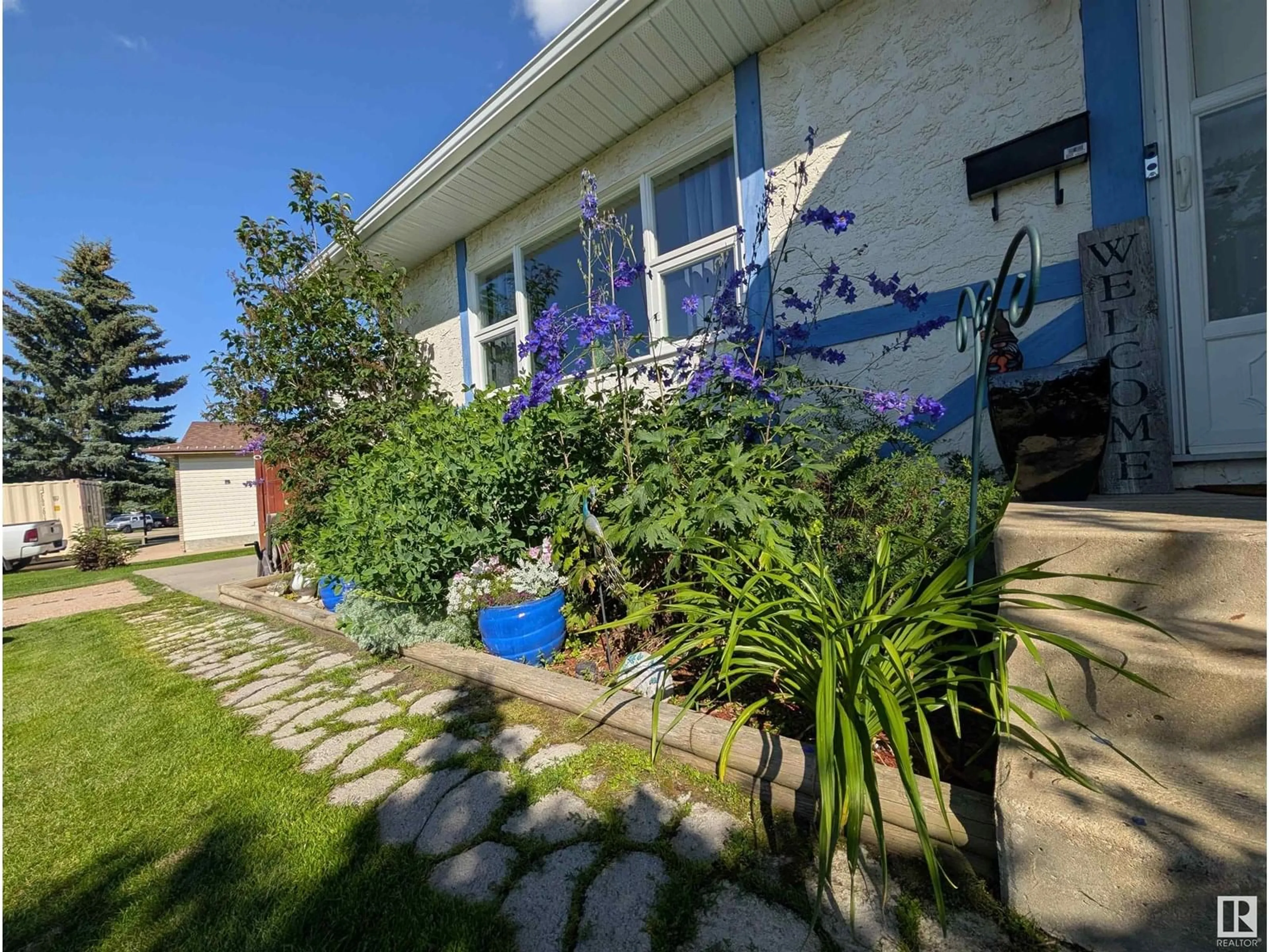 A pic from outside/outdoor area/front of a property/back of a property/a pic from drone, street for 165 WEST LIBERTY CR, Millet Alberta T0C1Z0
