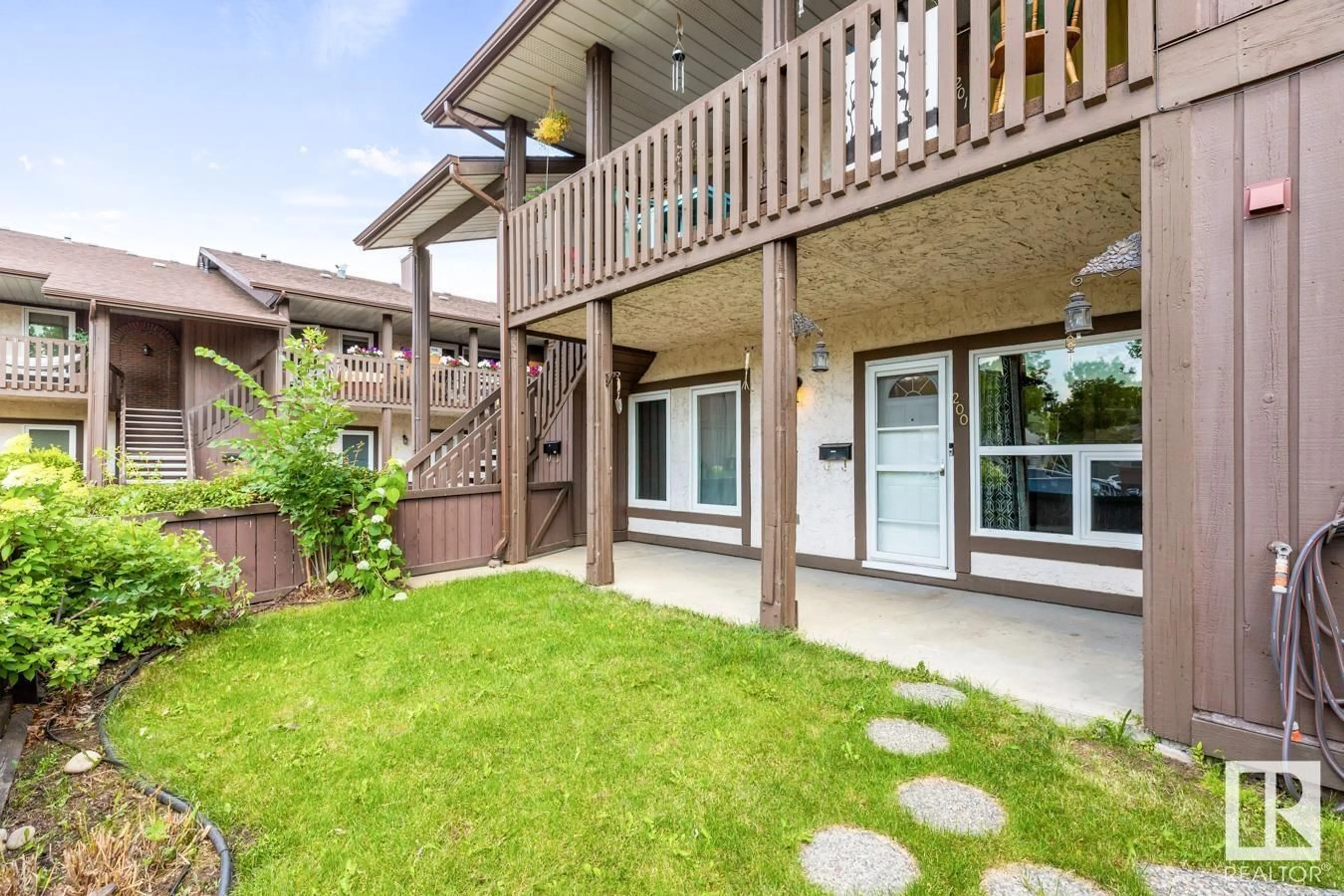 Patio, unknown for 200 SURREY GARDENS GD, Edmonton Alberta T5T1Z3