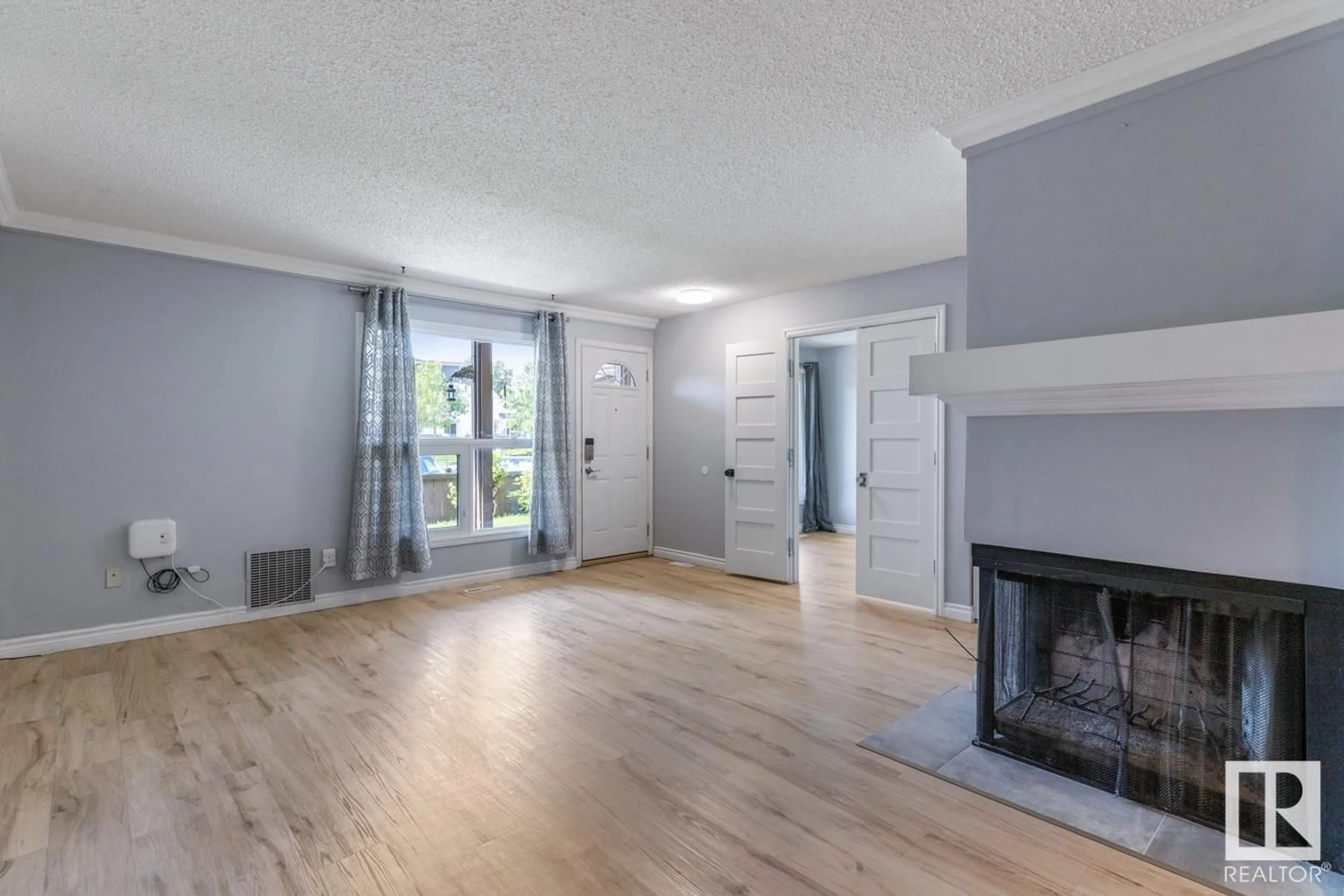 A pic of a room for 200 SURREY GARDENS GD, Edmonton Alberta T5T1Z3