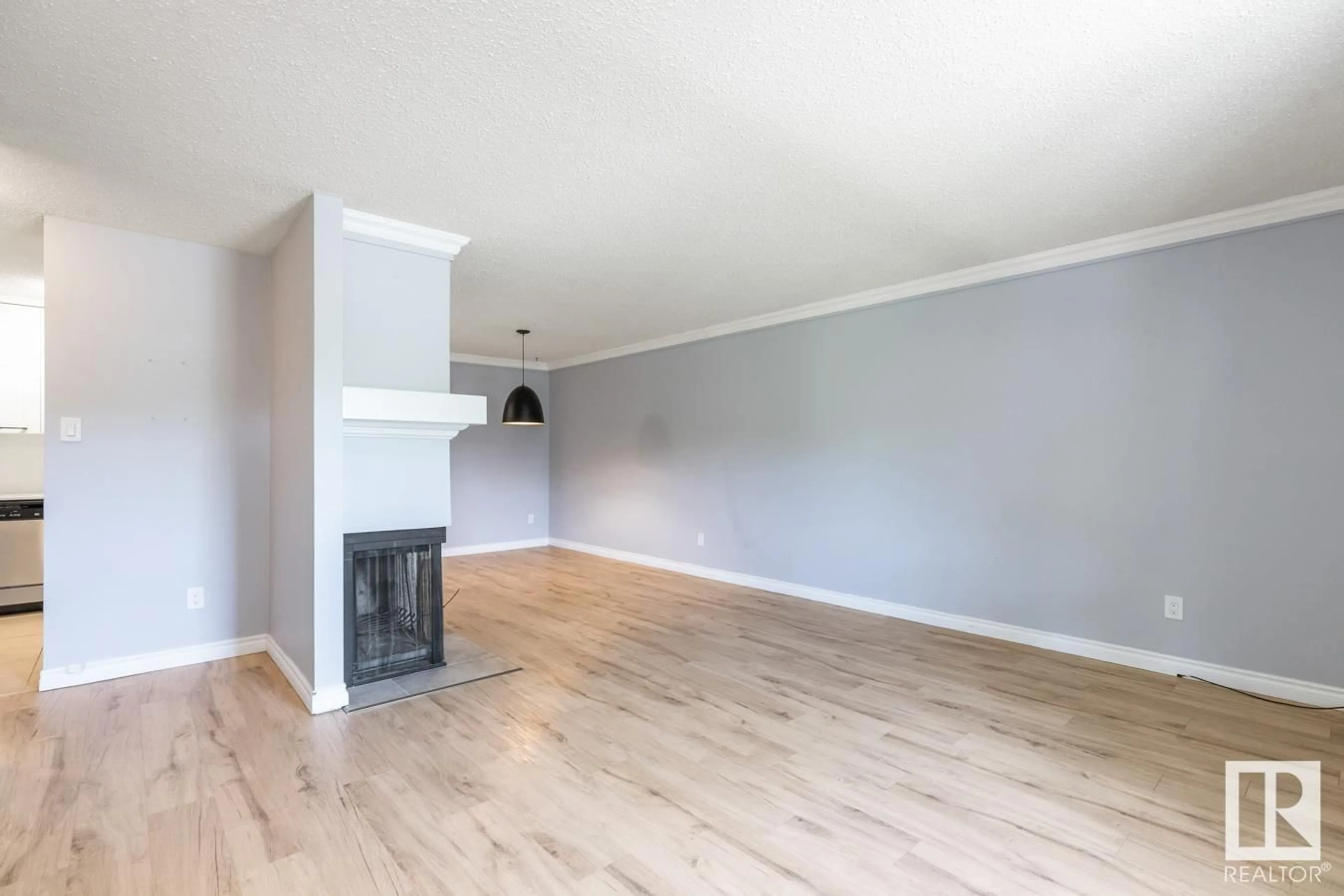 A pic of a room for 200 SURREY GARDENS GD, Edmonton Alberta T5T1Z3
