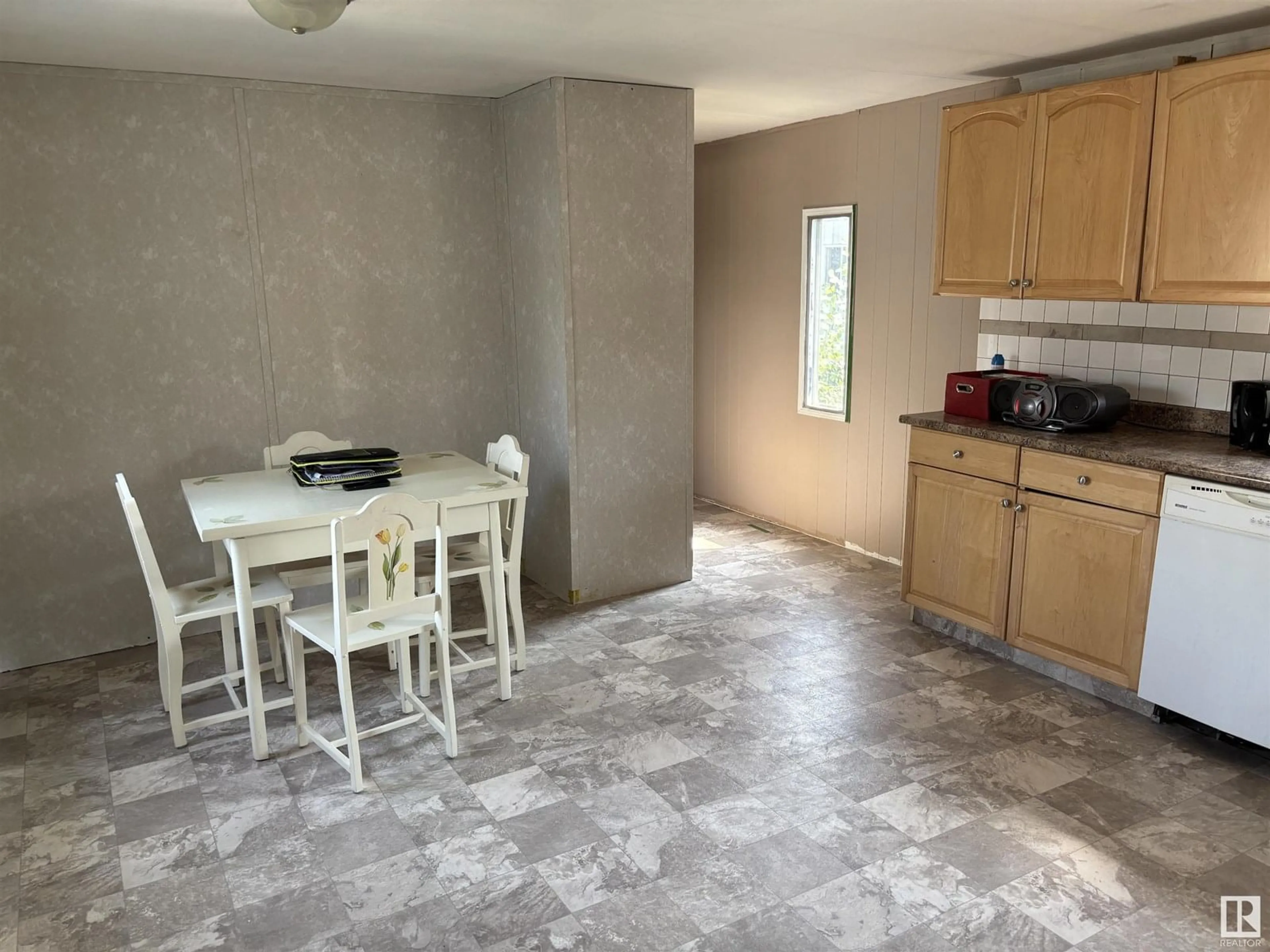 A pic of a room for 5004 49 ST, Dewberry Alberta T0B1G0
