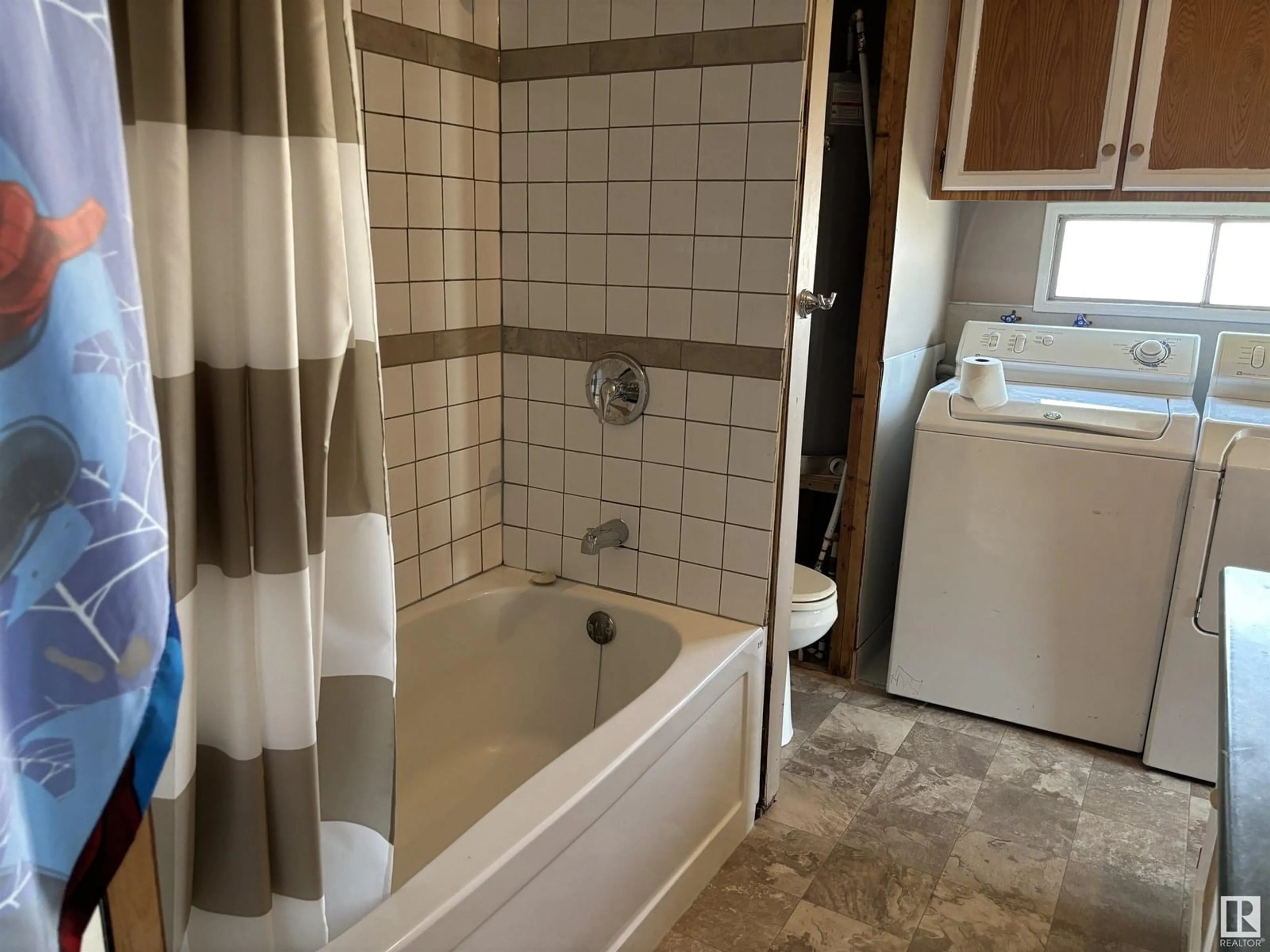 Standard bathroom, ceramic/tile floor for 5004 49 ST, Dewberry Alberta T0B1G0