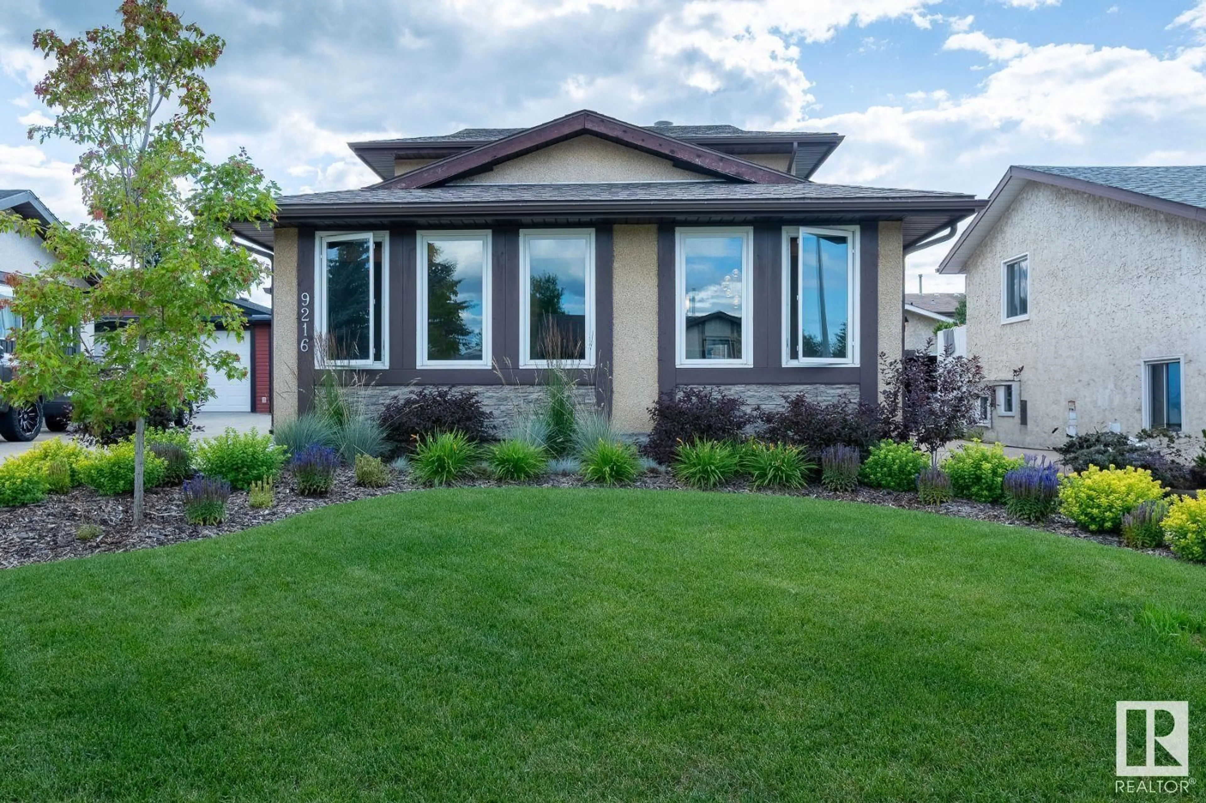 Home with vinyl exterior material, unknown for 9216 82 ST, Fort Saskatchewan Alberta T8L3P2