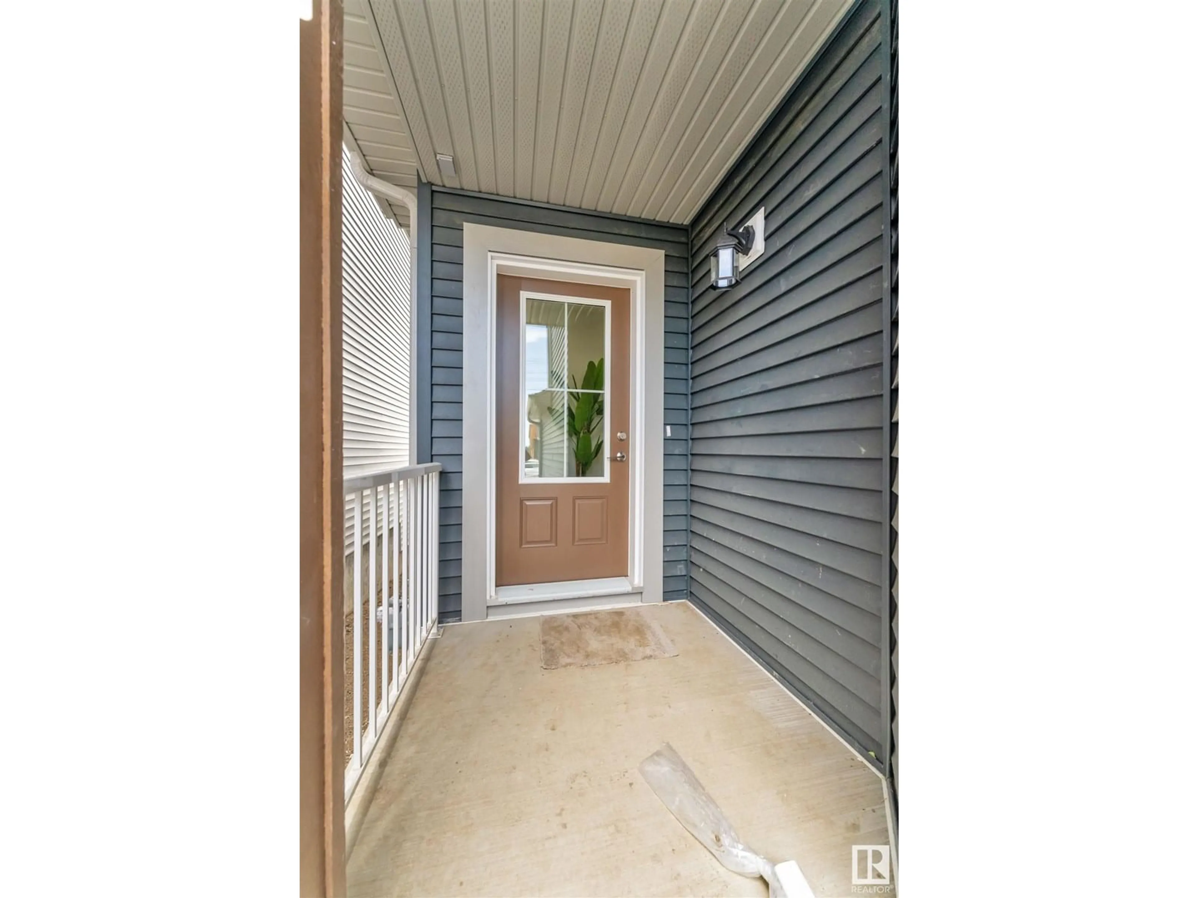 Indoor entryway for 19131 29 AV, Edmonton Alberta T6M3B5