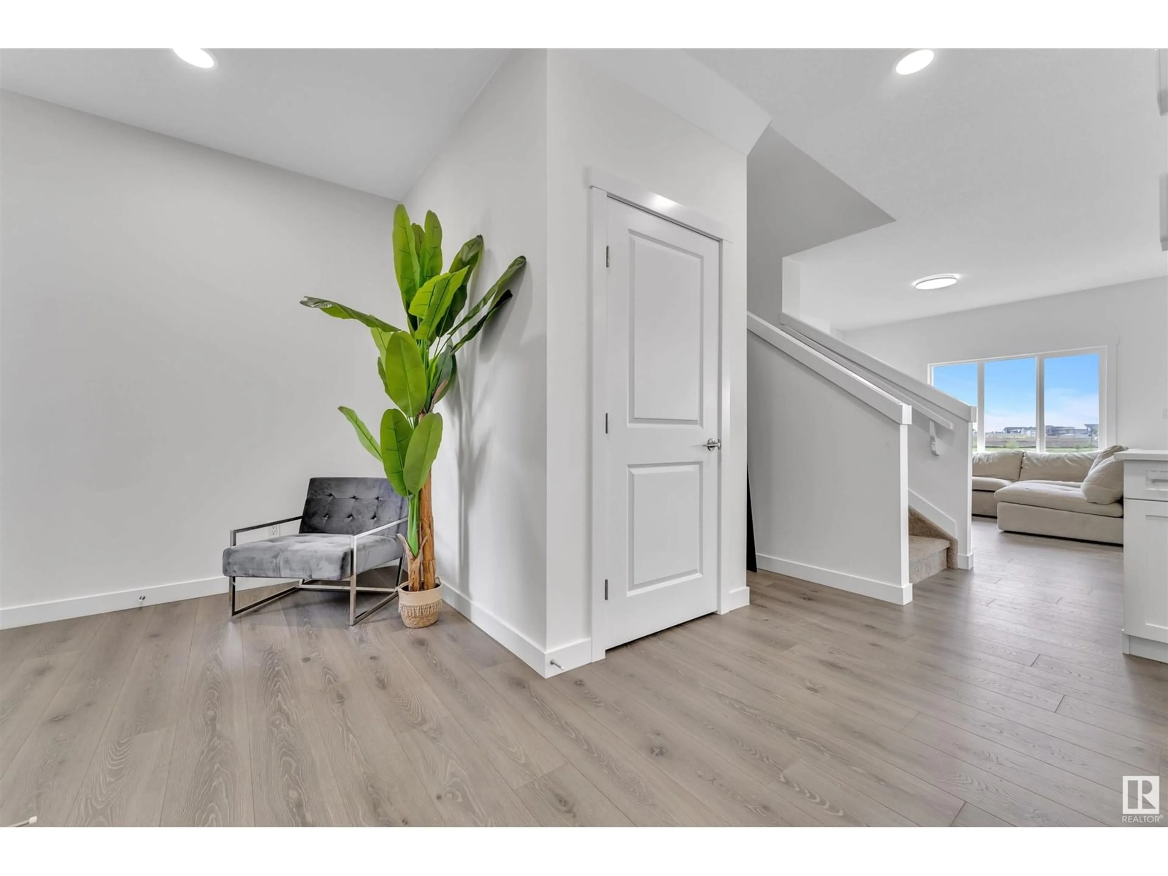 Indoor entryway for 19131 29 AV, Edmonton Alberta T6M3B5