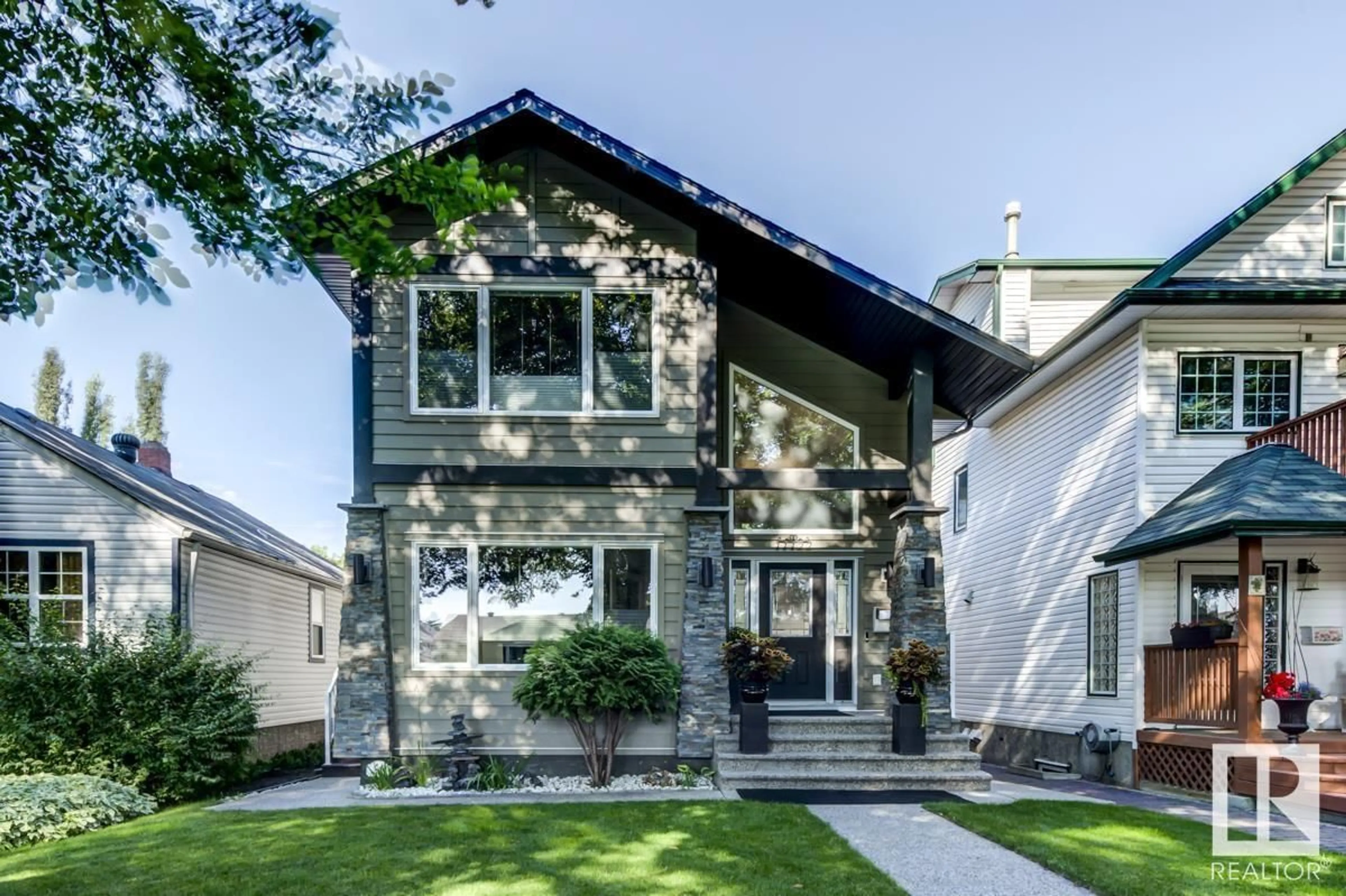 Home with vinyl exterior material, street for 11122 52 ST, Edmonton Alberta T5W3B7