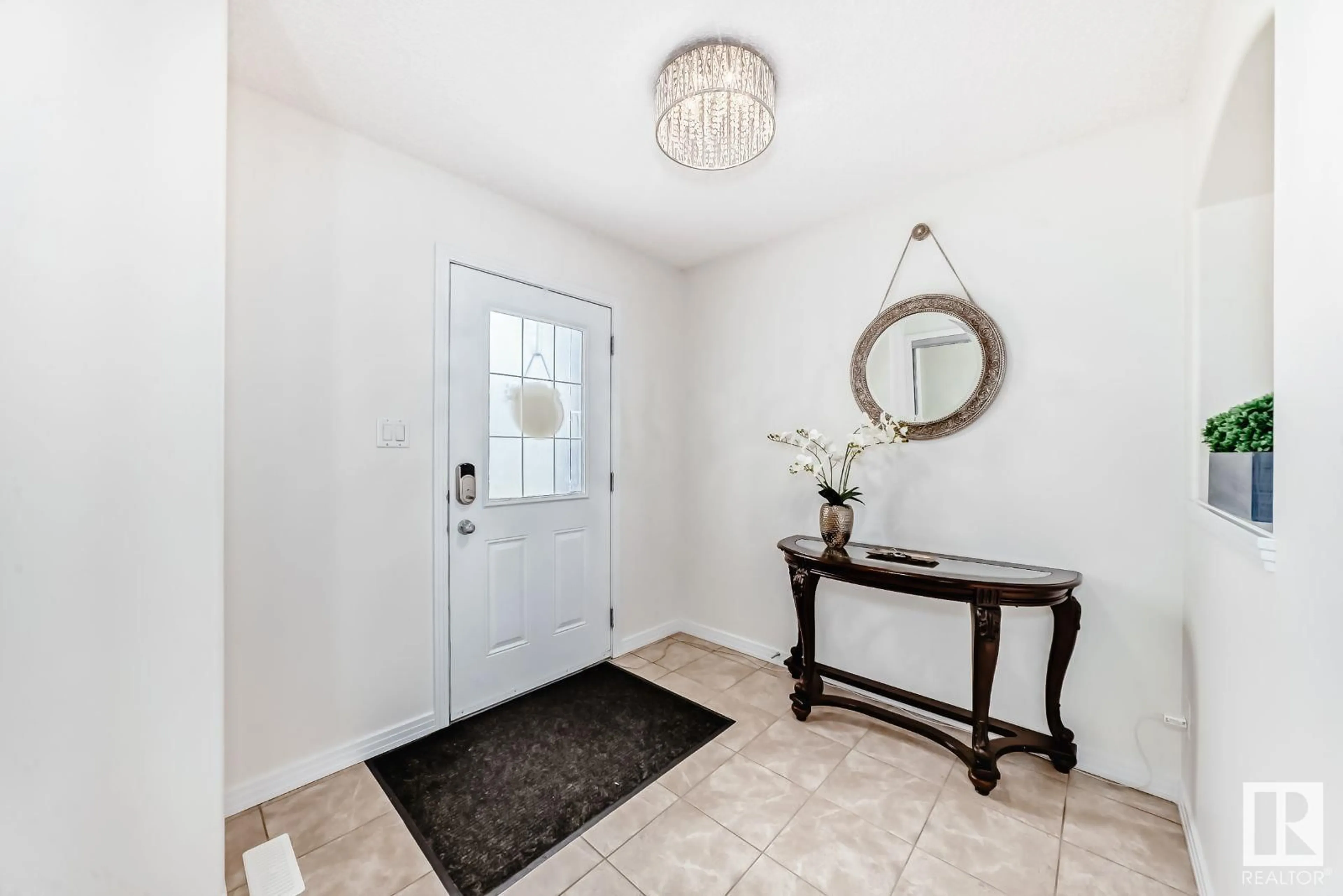 Indoor entryway for 6995 STROM LN, Edmonton Alberta T6R0P1