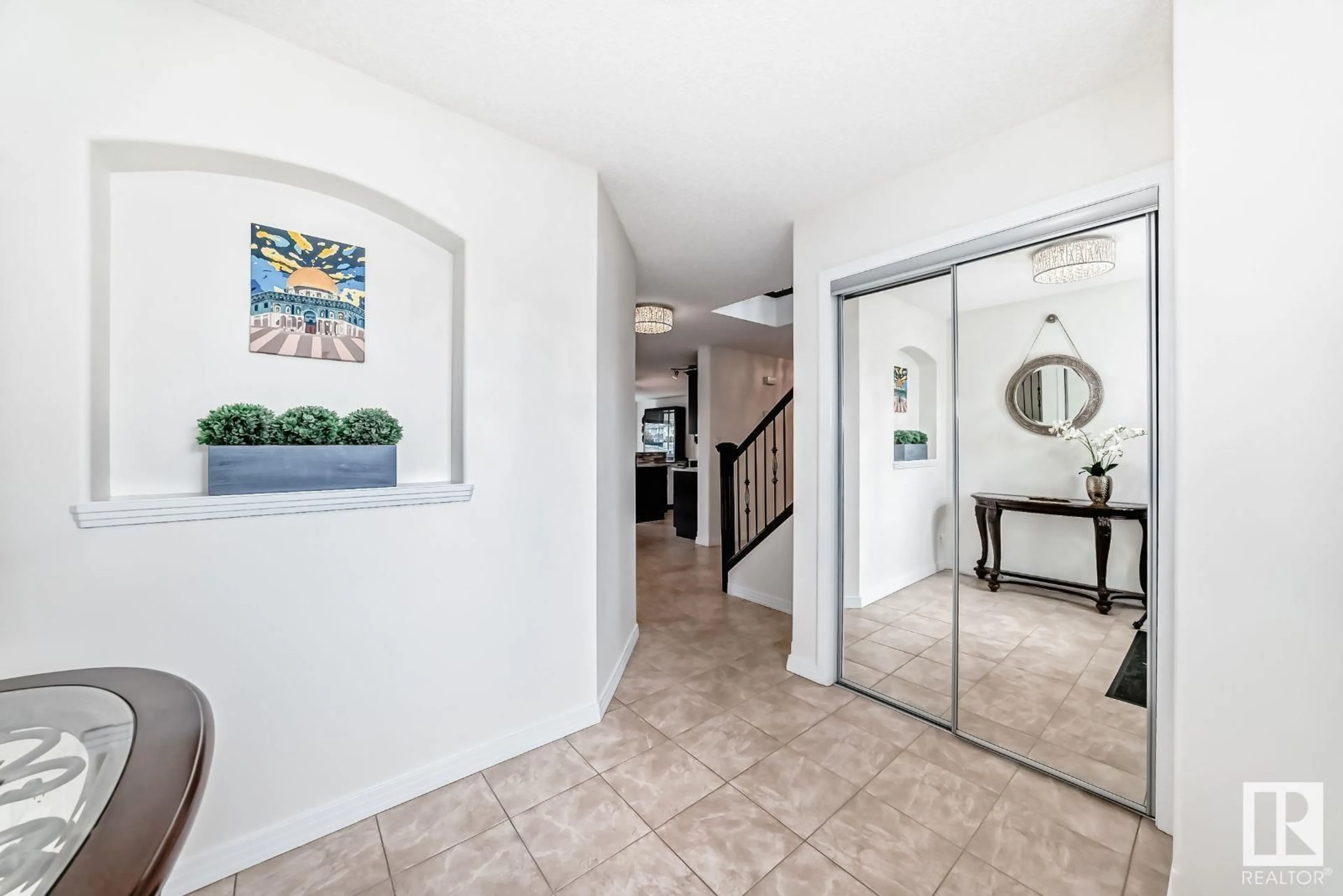Indoor entryway for 6995 STROM LN, Edmonton Alberta T6R0P1