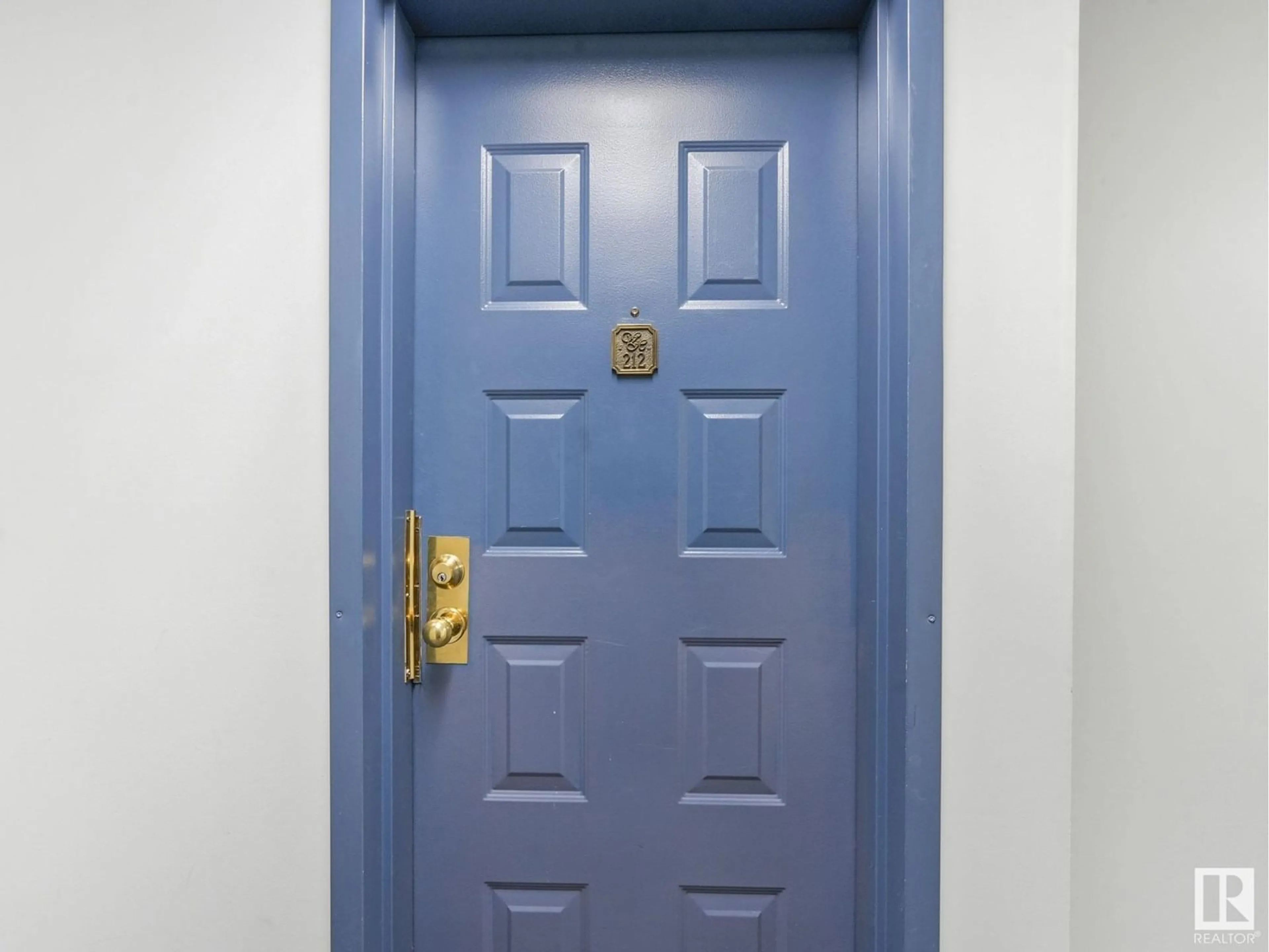 Indoor entryway for #212 - 10545 SASKATCHEWAN DR, Edmonton Alberta T6E6C6