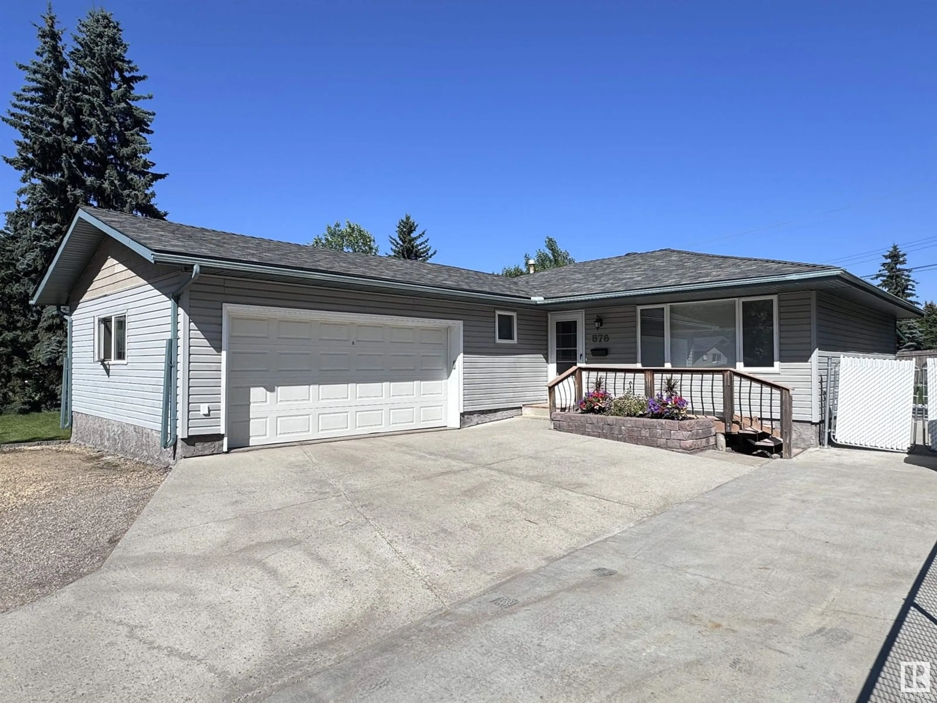 Home with vinyl exterior material, street for 576 SAGE CR, Sherwood Park Alberta T6E5V5