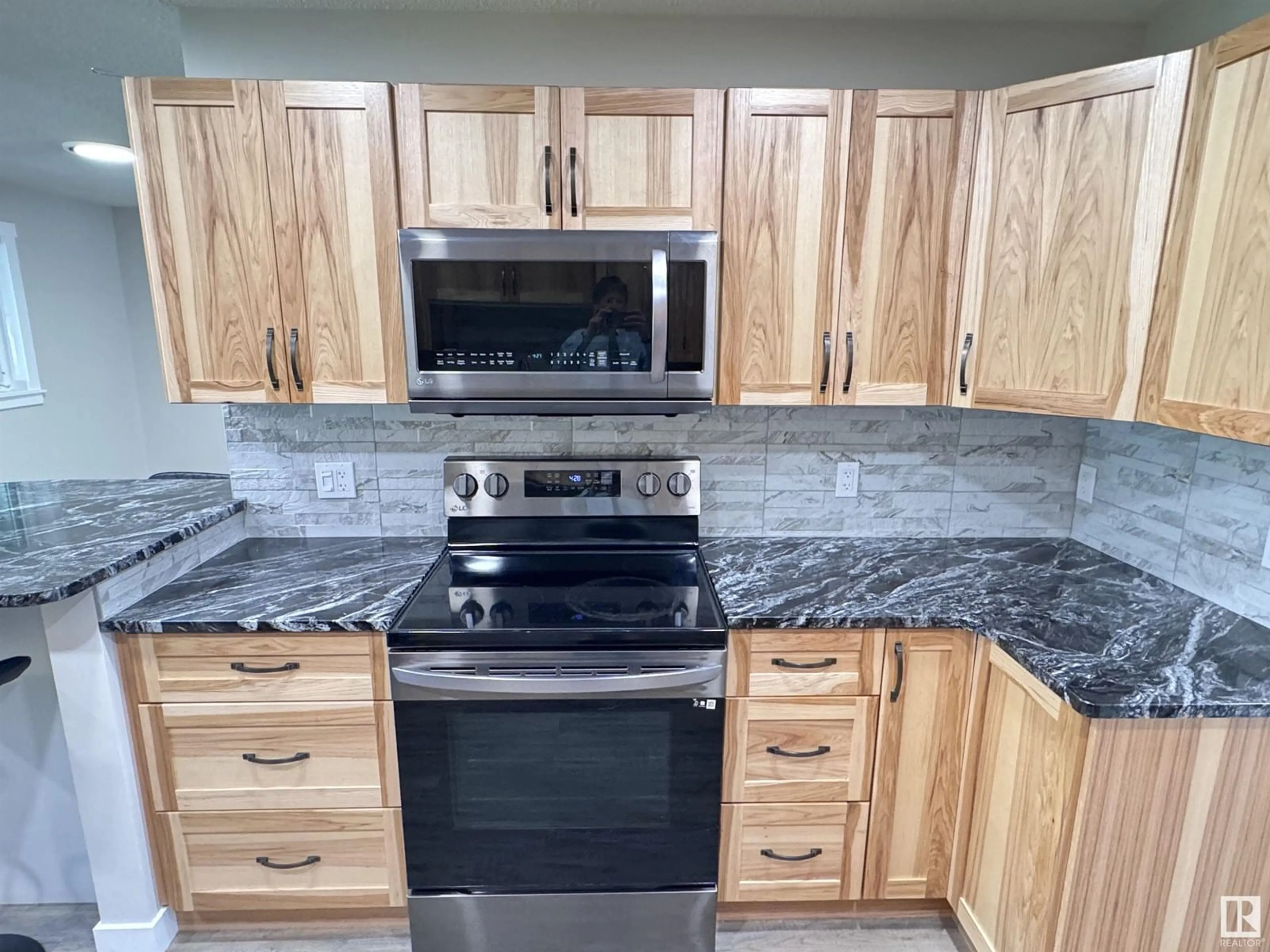 Standard kitchen, ceramic/tile floor for 576 SAGE CR, Sherwood Park Alberta T6E5V5