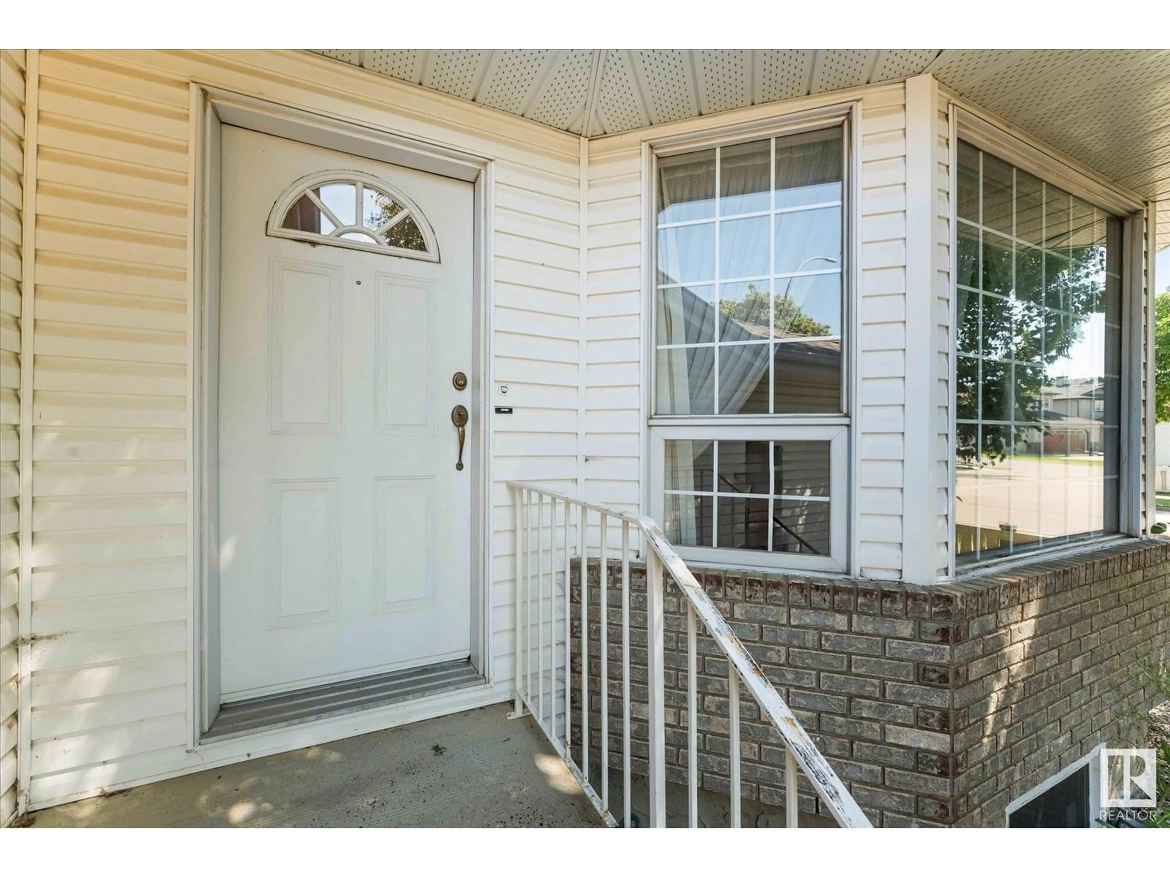 Indoor entryway for 46 GUENETTE CR, Spruce Grove Alberta T7X3G9