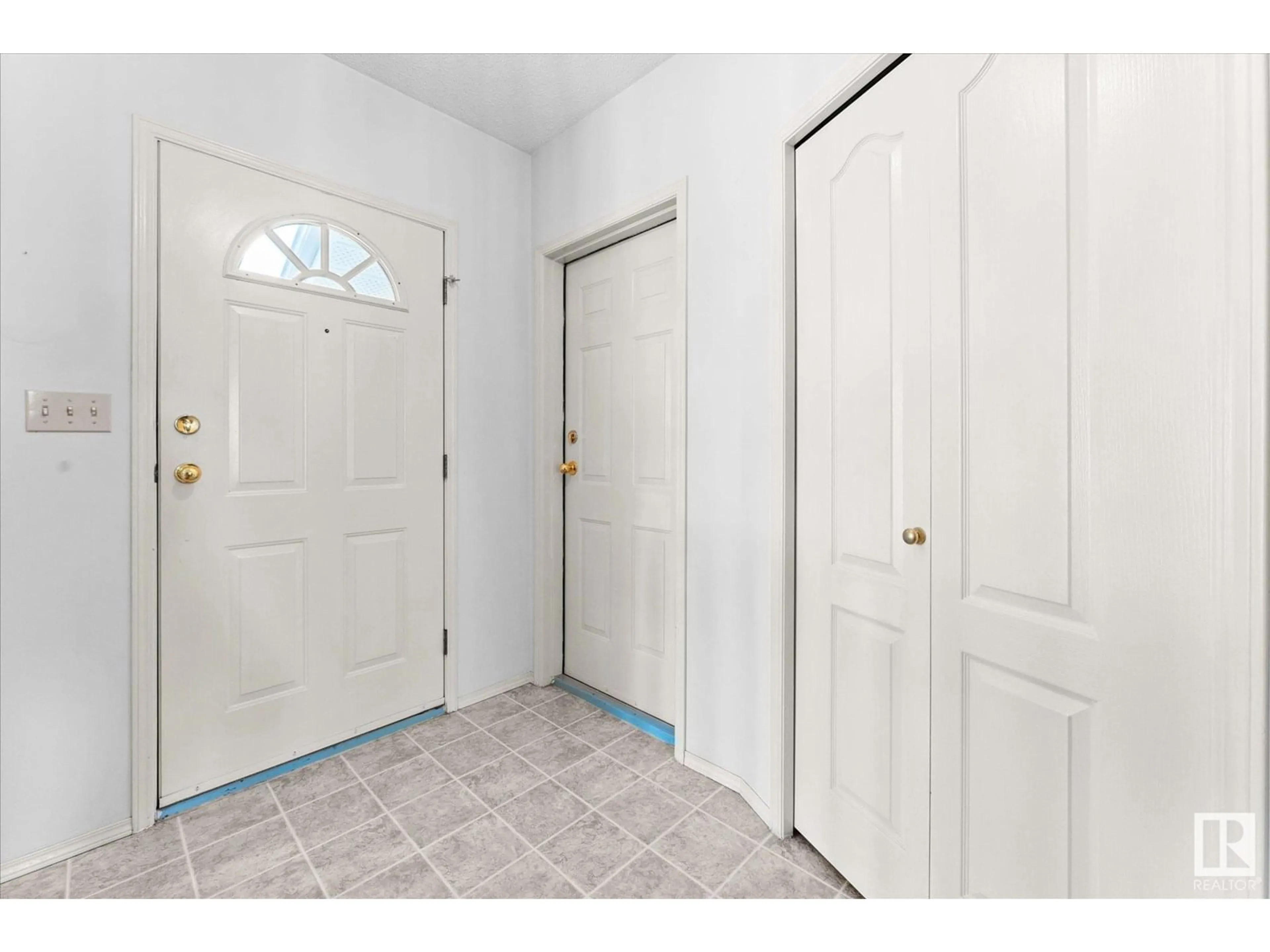 Indoor entryway for 46 GUENETTE CR, Spruce Grove Alberta T7X3G9
