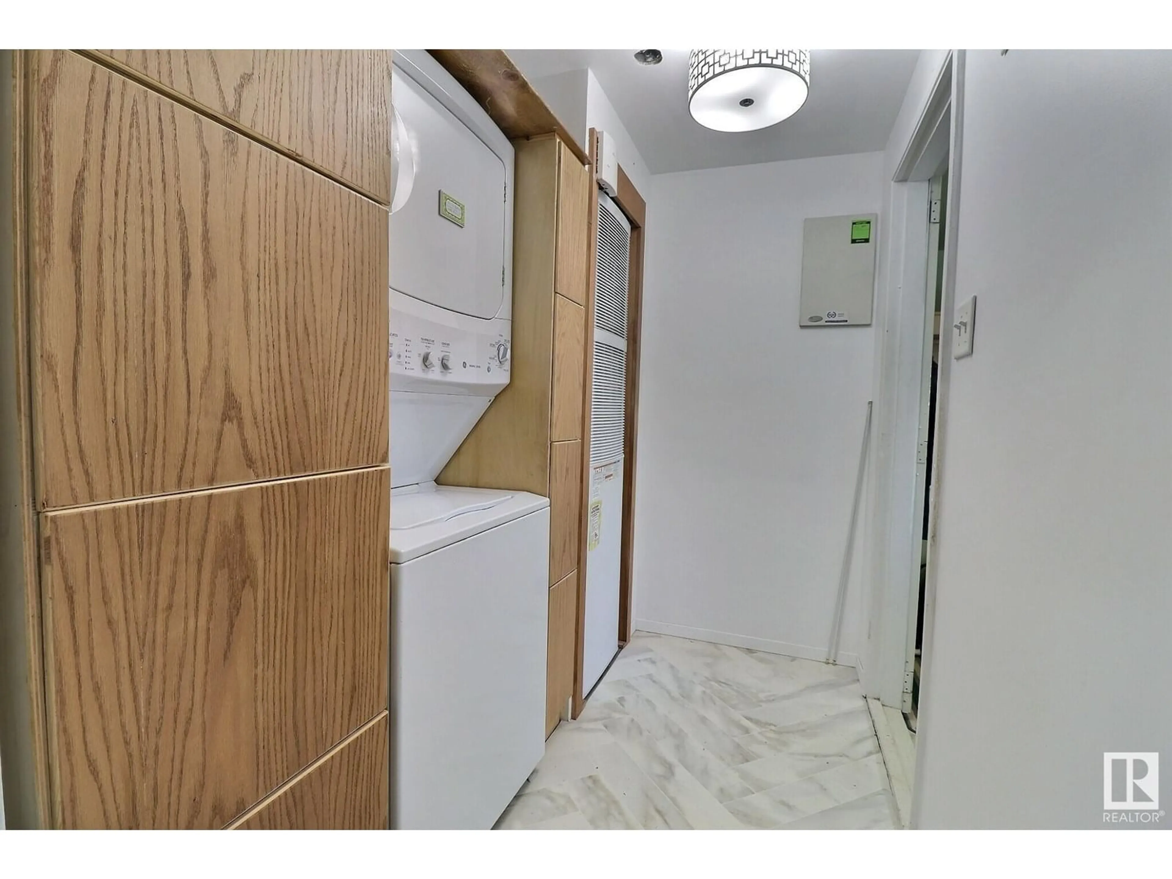 Unknown for 441 CEDAR AV, Edmonton Alberta T5Y4M2